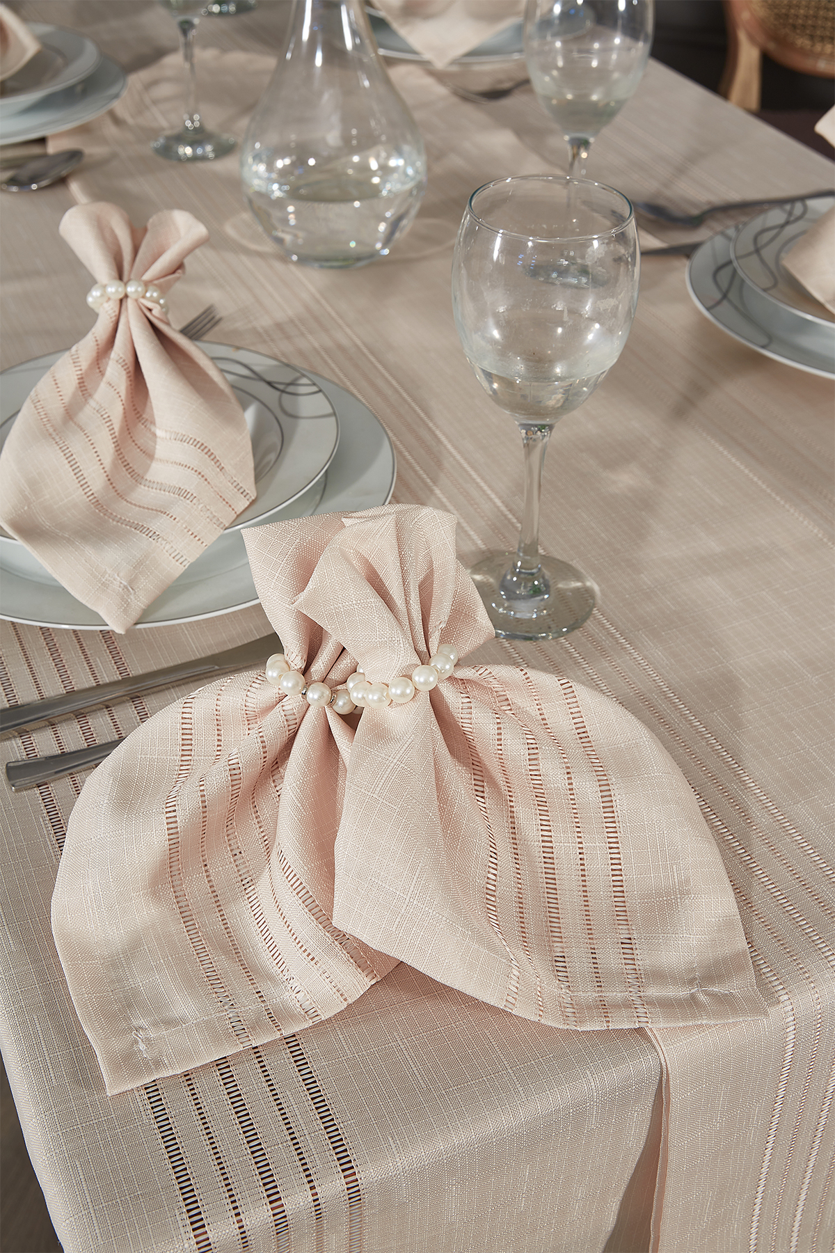 Picture of Corvver 26 Parça Dertsiz Masa Örtüsü Takımı Bej