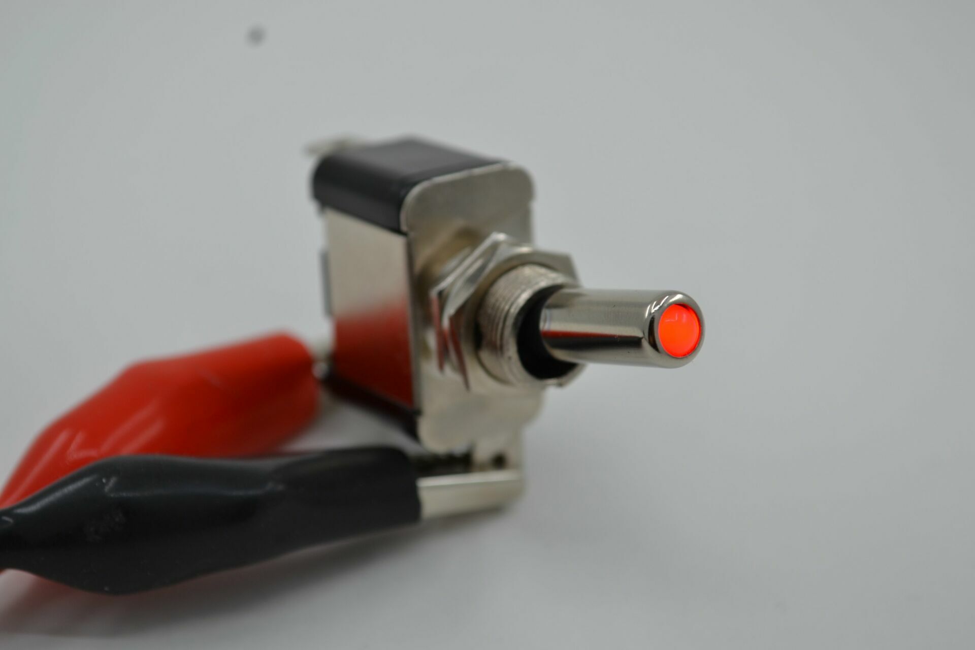 Picture of Toggle Switch 1-0 Kırmızı Ledli Metal Anahtar 3 Pin 12V MT-ANS03
