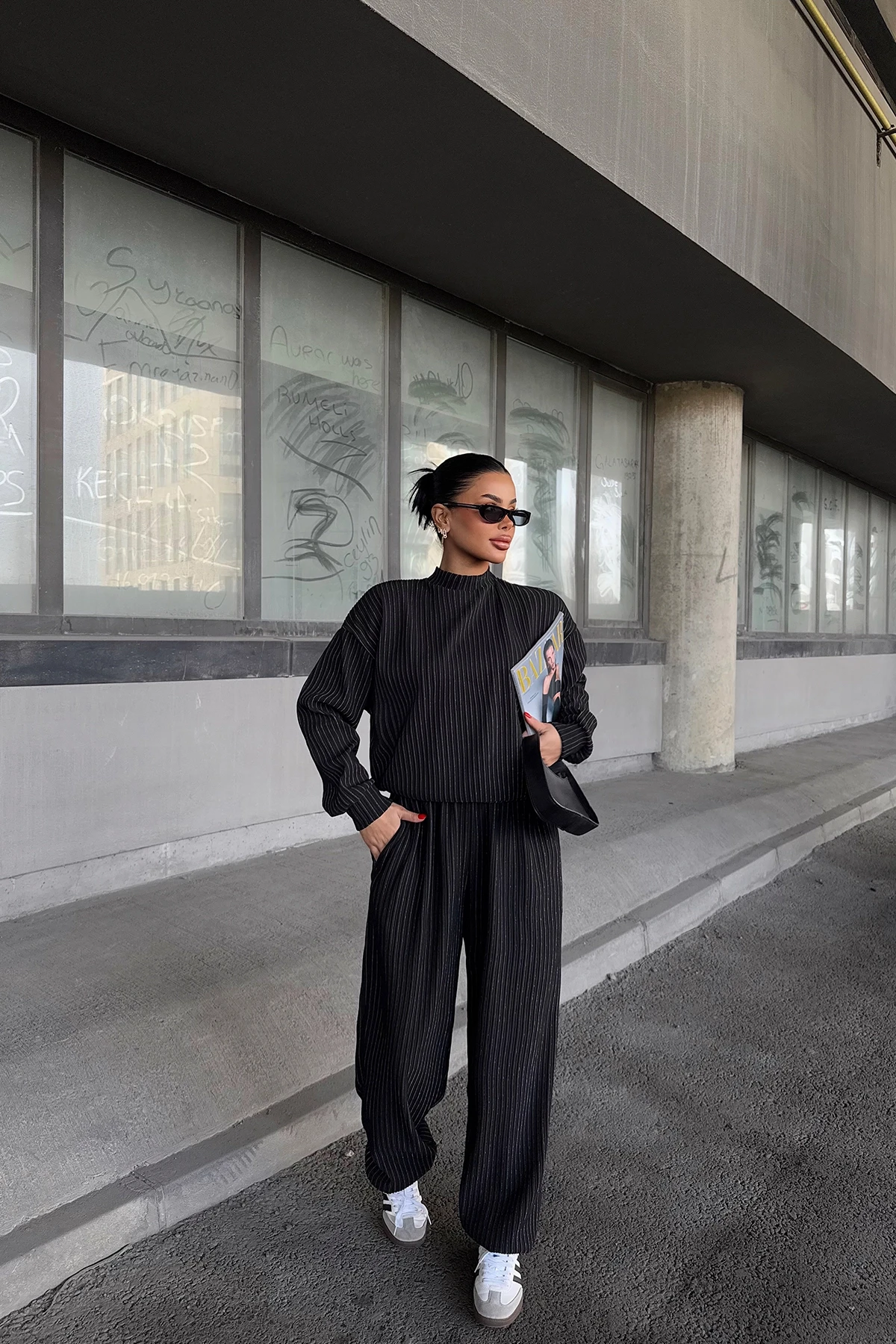 Picture of Black Albinia Set