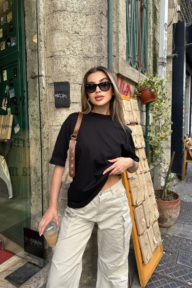 Picture of Black Basic T-Shirt