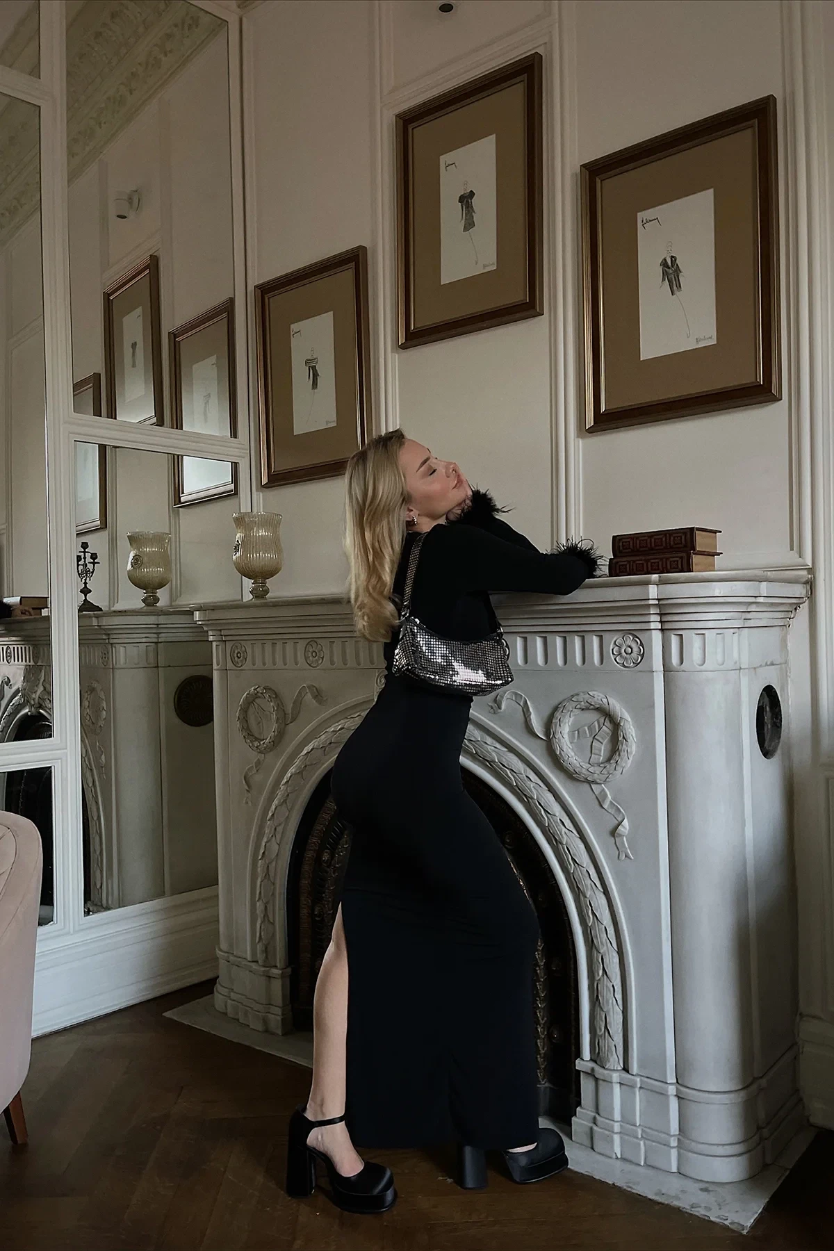 Picture of Long Dress With Black Arms Tasseled