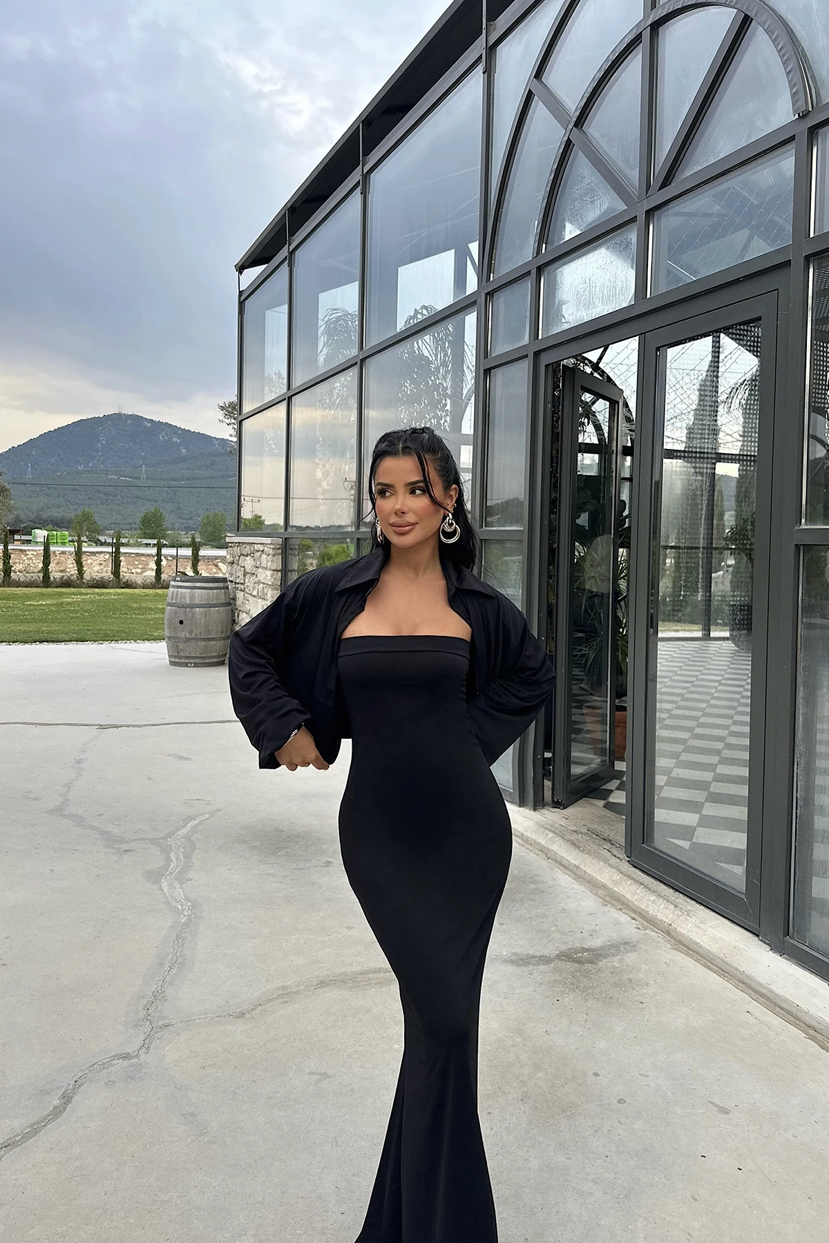 Picture of Black Shirt Collar Skirt Suit