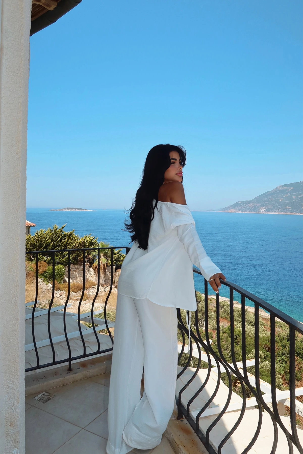 Picture of White Tied Trouser Suit