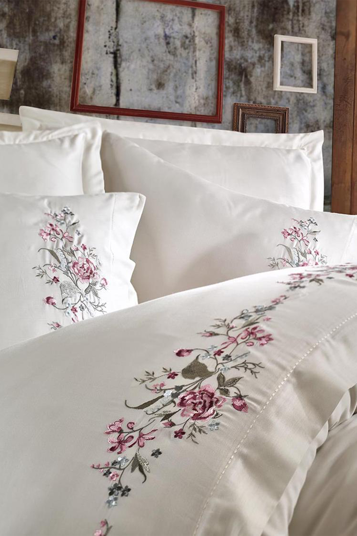 Picture of Dantela Efsa Nakışlı Pamuk Saten Nevresim Takımı Krem