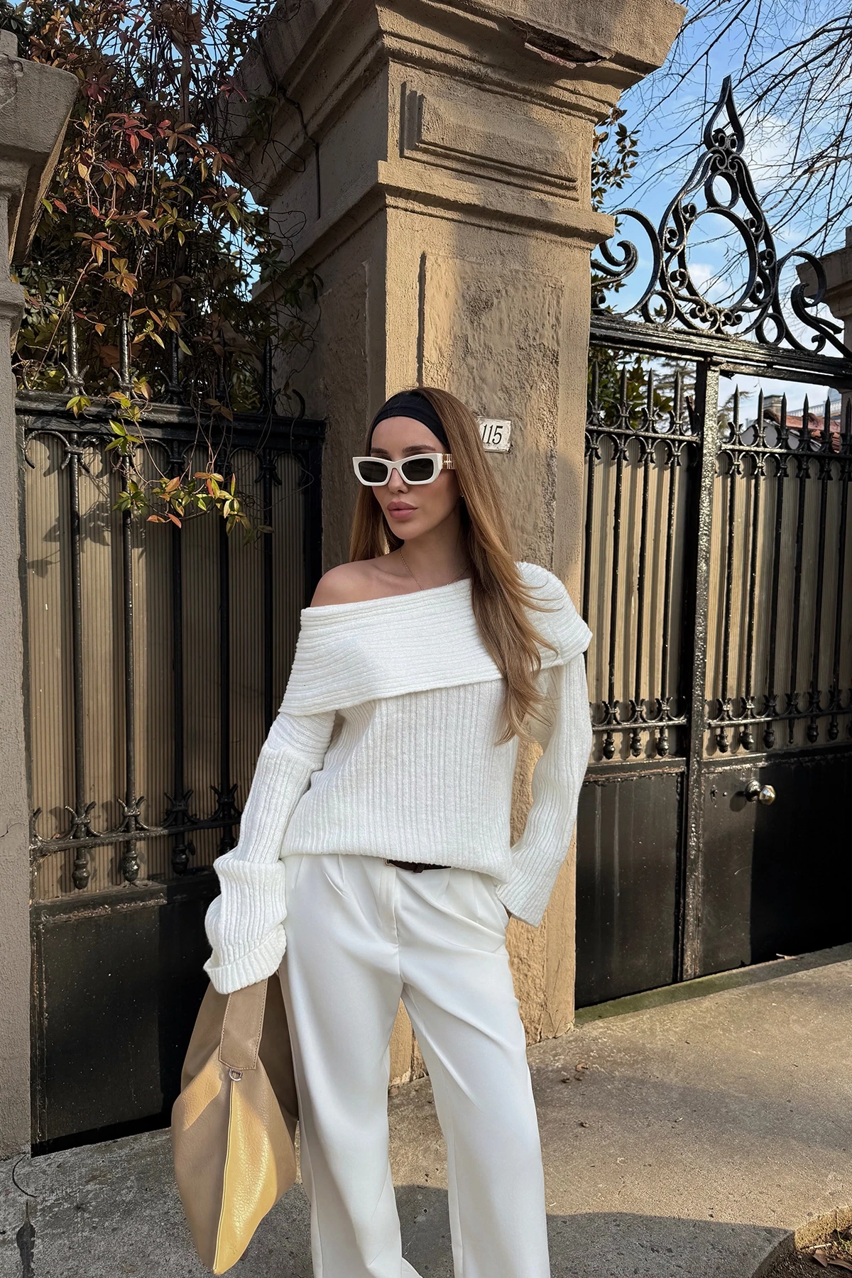 Picture of White Madonna Collar Knitted Sweater