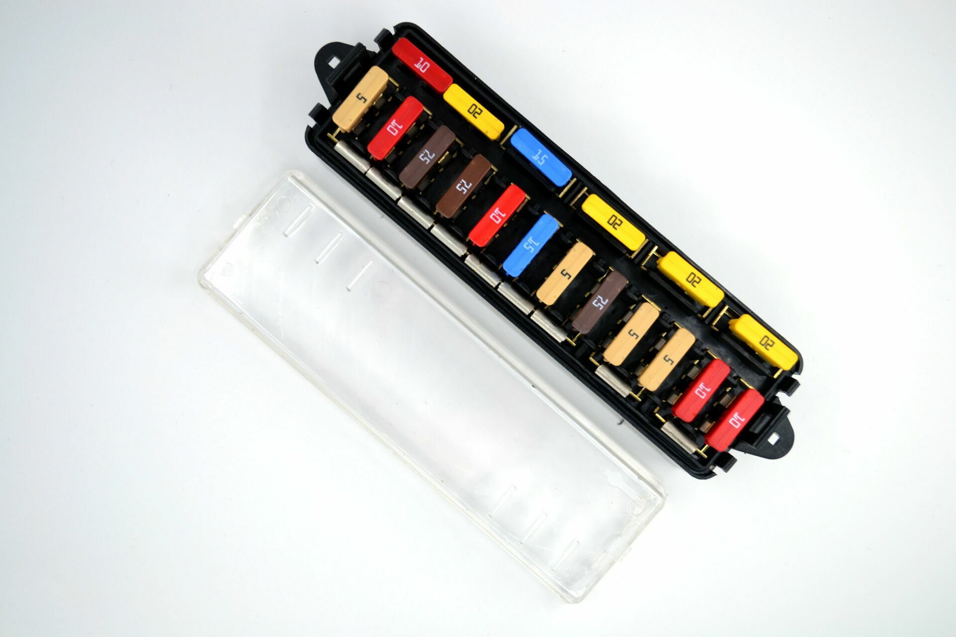 Picture of Uzel Traktör Bıçak Sigorta Kutusu 16 Yuvalı MTA Sigortalı