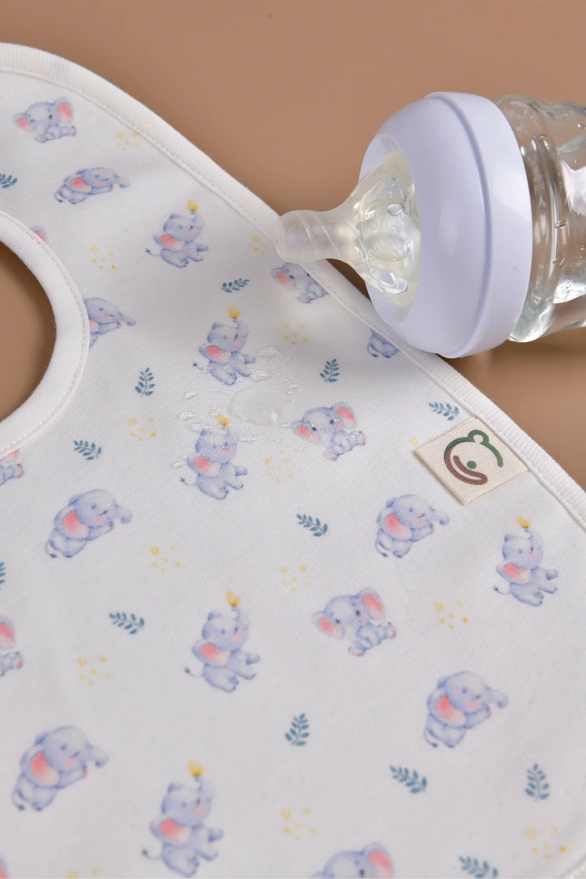 Picture of Sıvı Geçirmez  Mama Önlüğü - Sevimli Fil