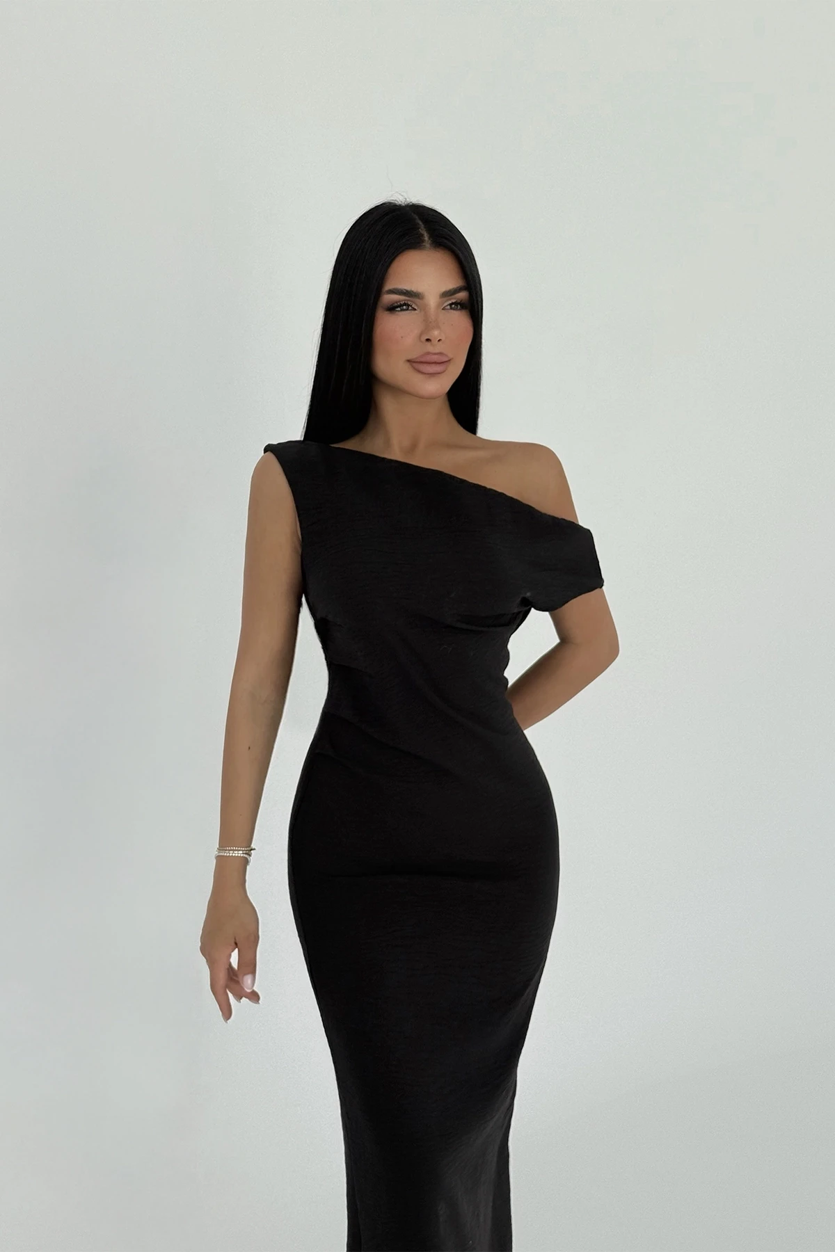 Picture of Black Slit Detail Pleated Dress