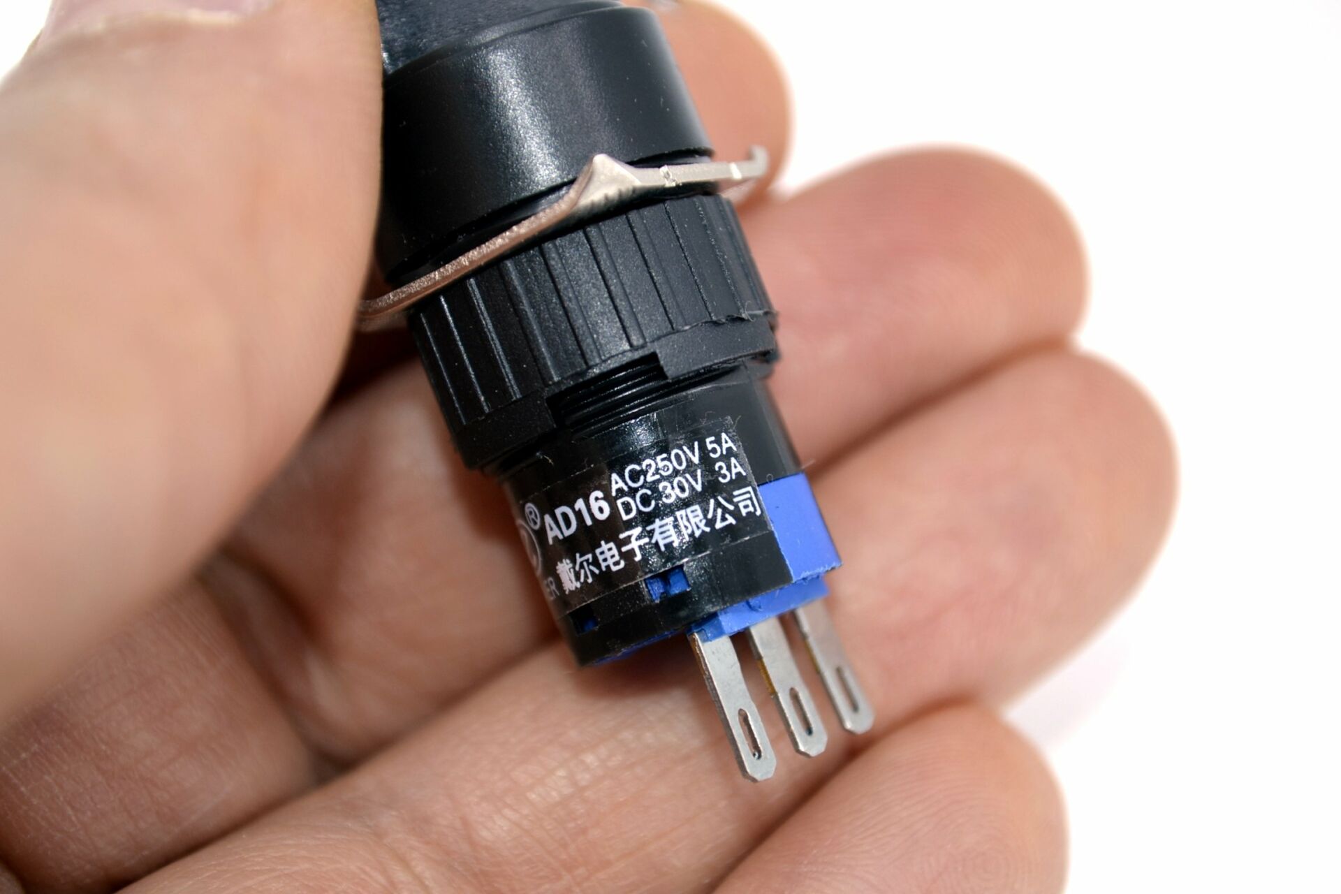 Picture of 1-0 Kalıcı Yuvarlak Çevirmeli Mandal Anahtar 1NO/1NC