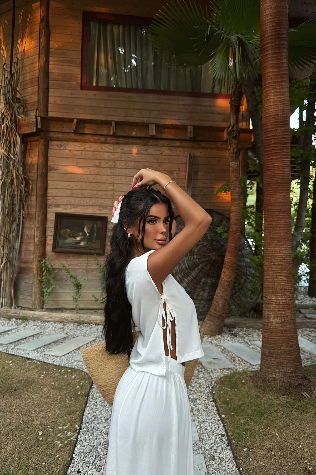 Picture of White Tie Detailed Suit