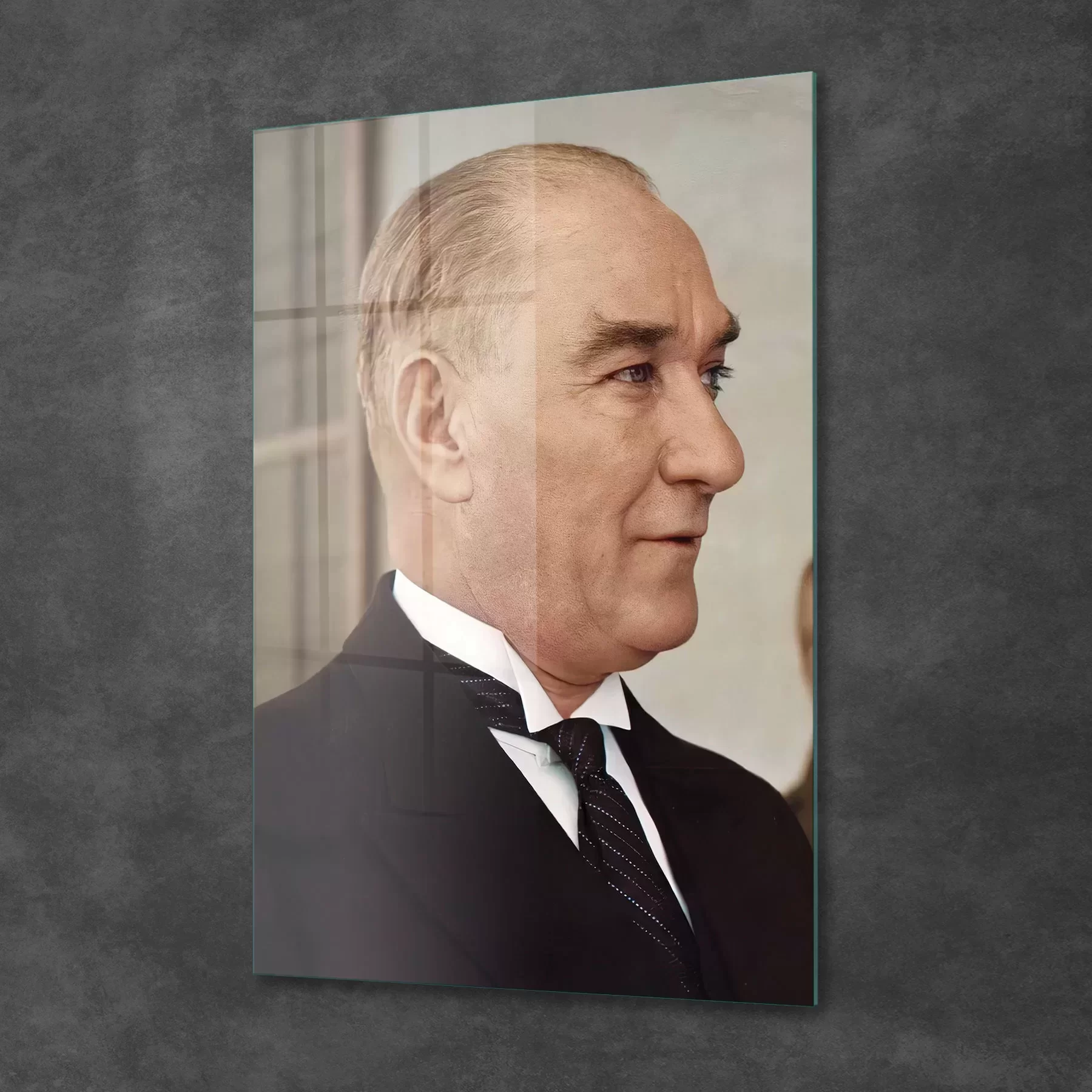 Picture of Decovetro Cam Tablo Atatürk Siyah Takım Elbiseli 30x40 cm