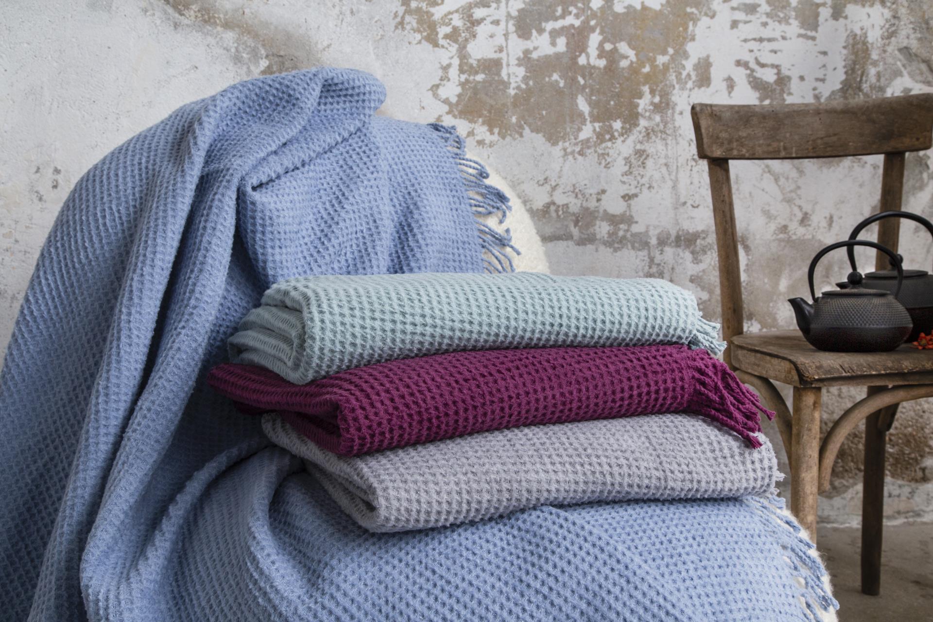 Picture of Aksu Brighton Collection Waffle Püsküllü TV Battaniye 130x170 Açık Mavi