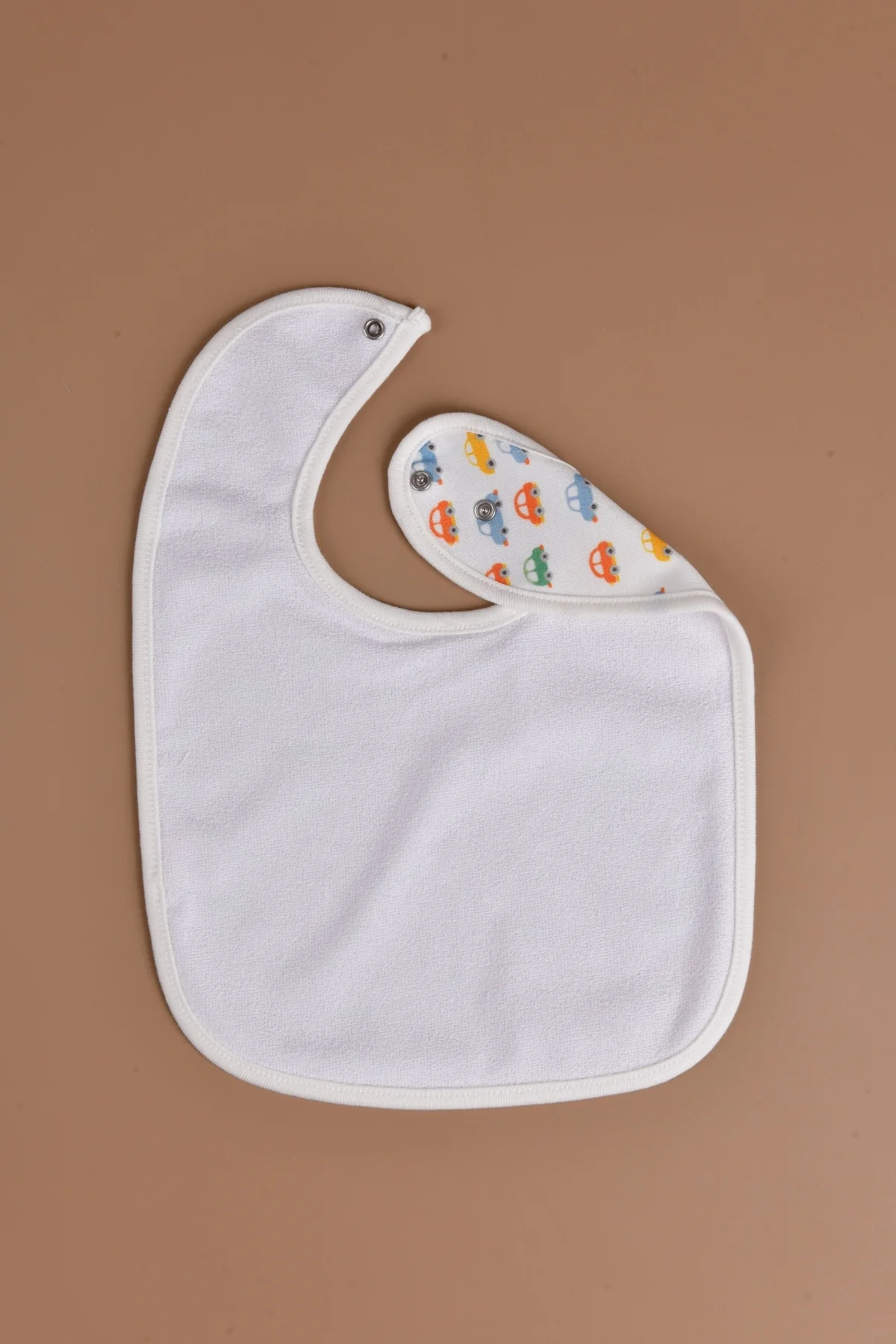 Picture of Sıvı Geçirmez  Mama Önlüğü - Renkli Arabalar