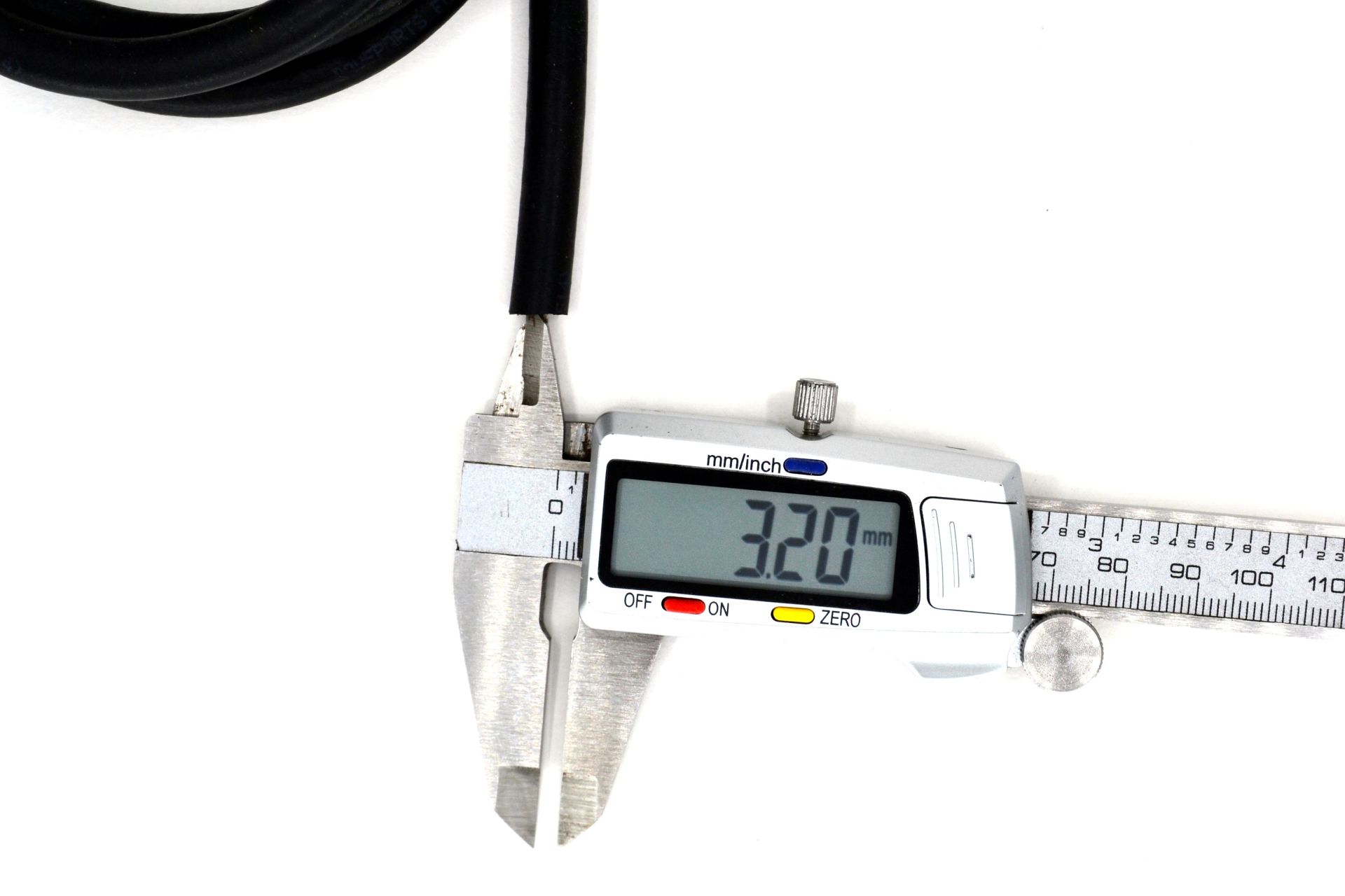 Picture of 3mm Takviyeli Akaryakıt Dizel Benzin Hortumu Siyah