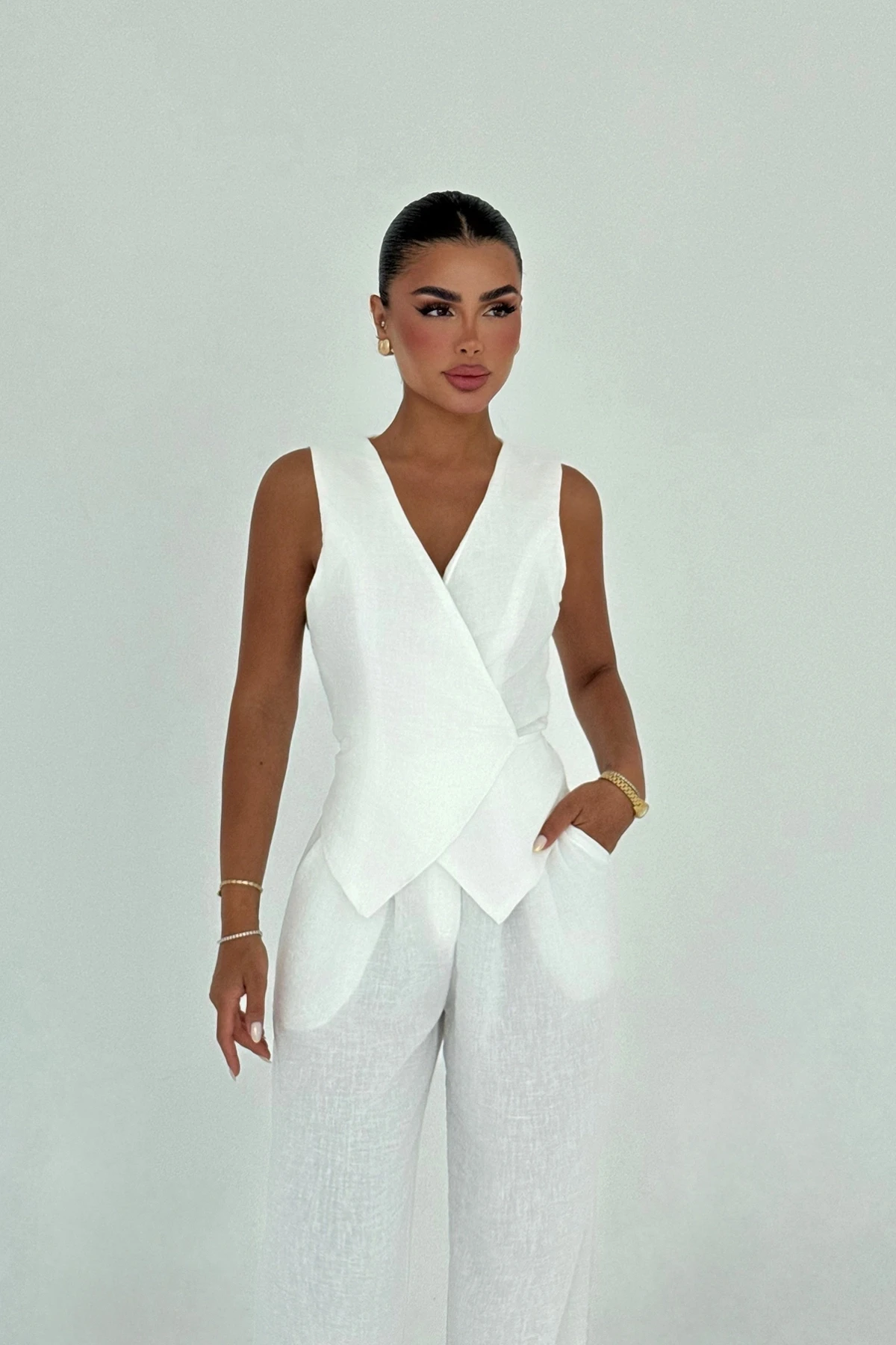 Picture of White Zaika Suit