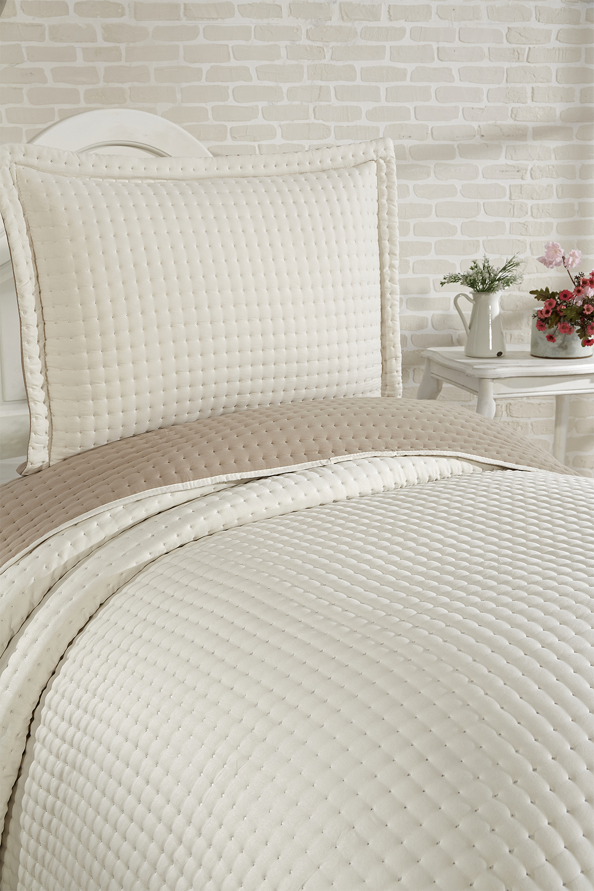 Picture of Elisa Dolgulu Çift Taraflı Tek Kişilik 180x240 Cm Yatak Örtüsü Krem