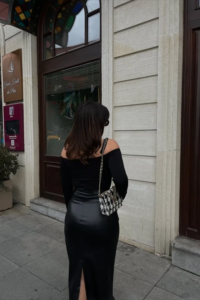 Picture of Black Low Sleeve Bodysuit