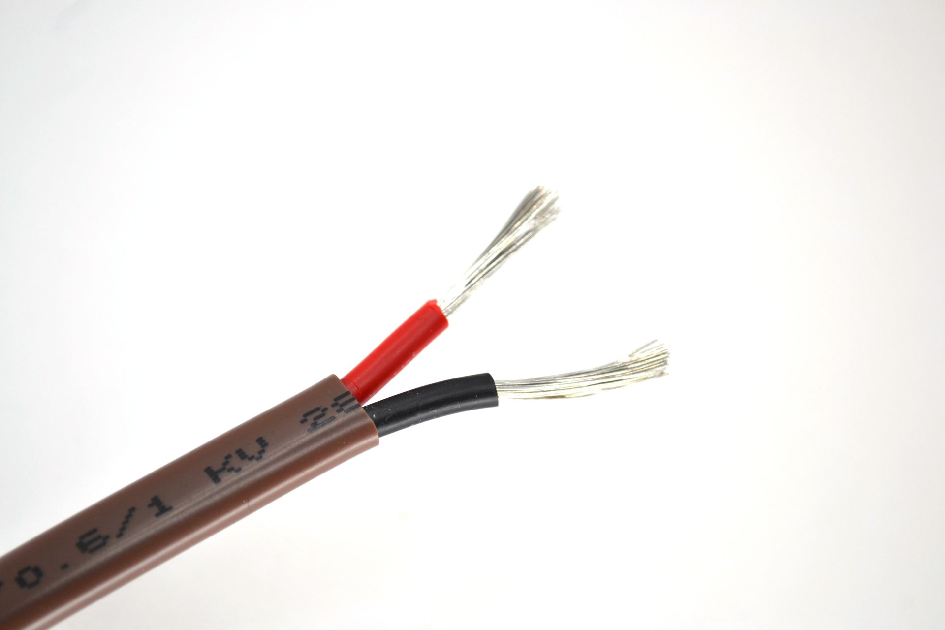 Picture of 100M Marine Yassı 2x2,50mm² Kalaylı Bakır Kablo TTR MYY Kahverengi Ahşap