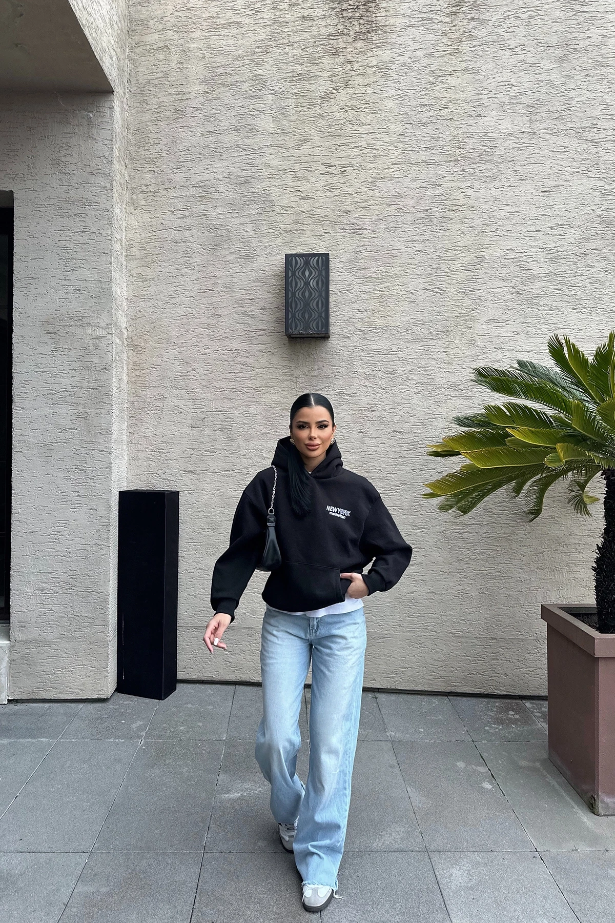 Picture of Black New York Written Hooded Sweat