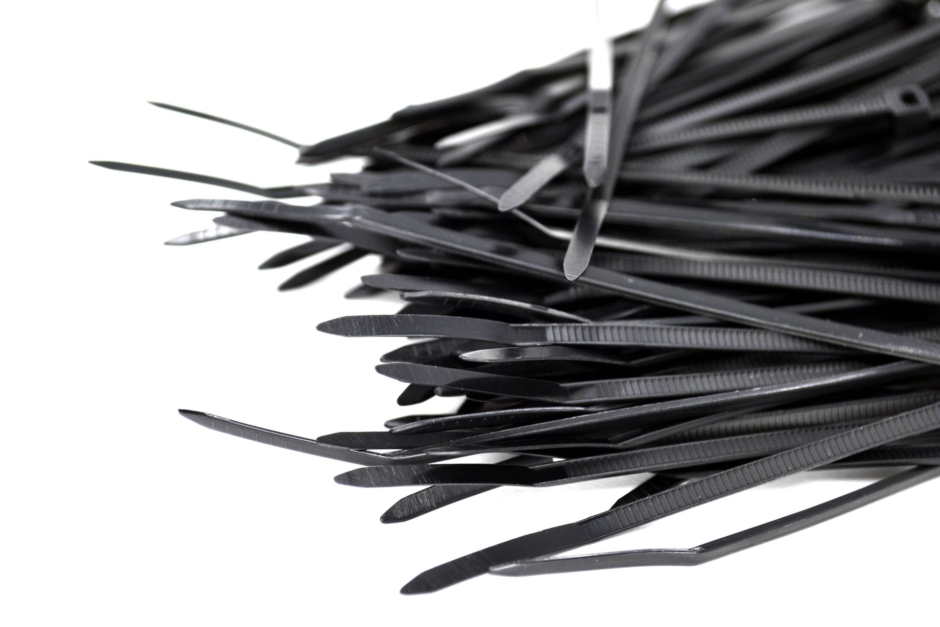 Picture of 100x2,5 Ultraviyole Dayanıklı Kablo Bağı Siyah 100 Adetli Poşet MT-UV100