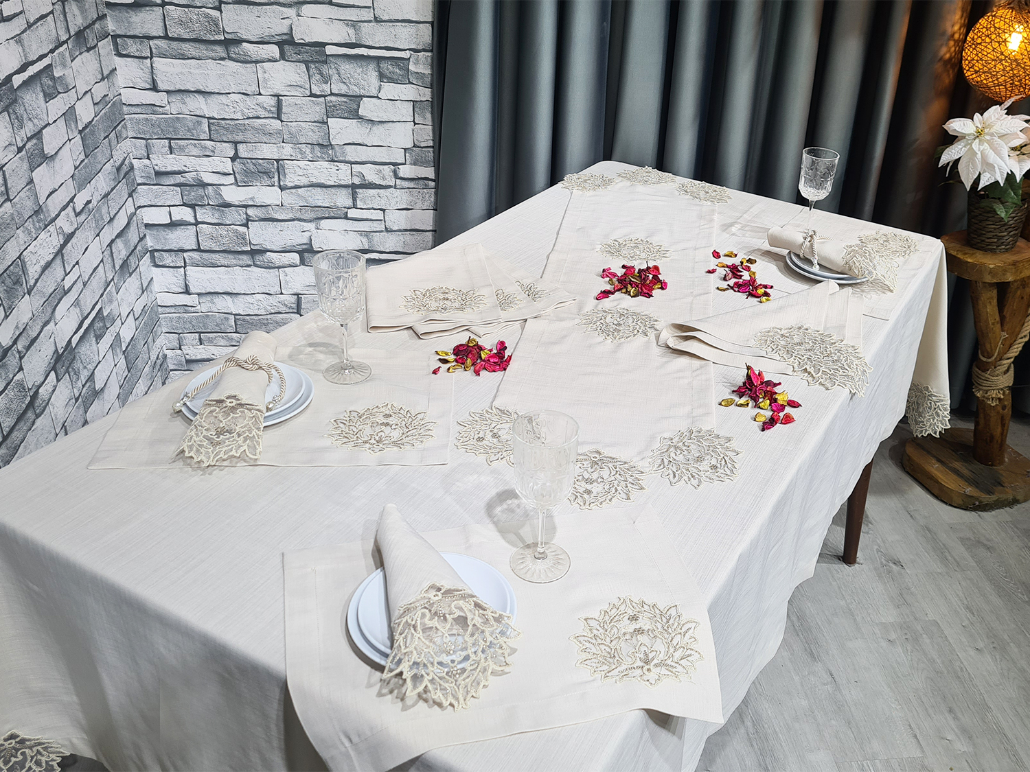 Picture of Fransız Dantelli El İşi Çınar 34 Parça Amerikan Servis Seti Cappucino