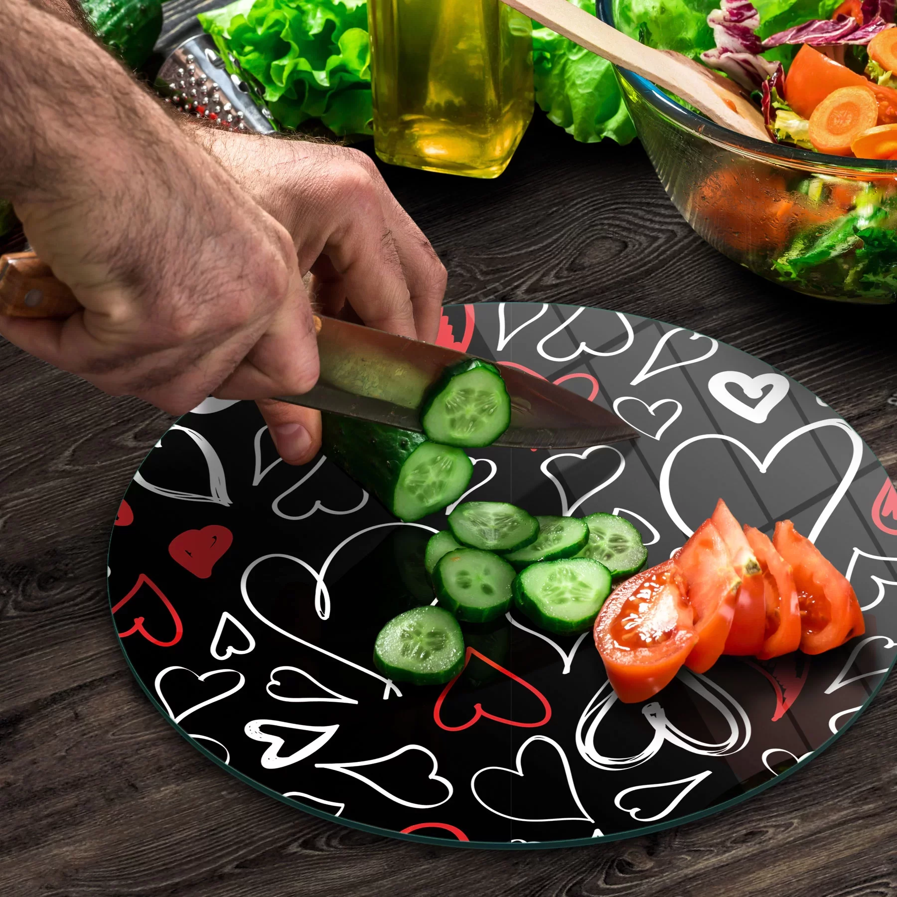 Picture of Decovetro Cam Kesme Tahtası ve Sunumluk Yuvarlak Siyah Kalp Desenli 30x30 Cm