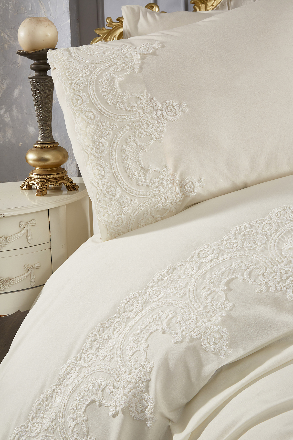 Picture of Fransız Güpürlü Sultans Nevresim Takımı Krem