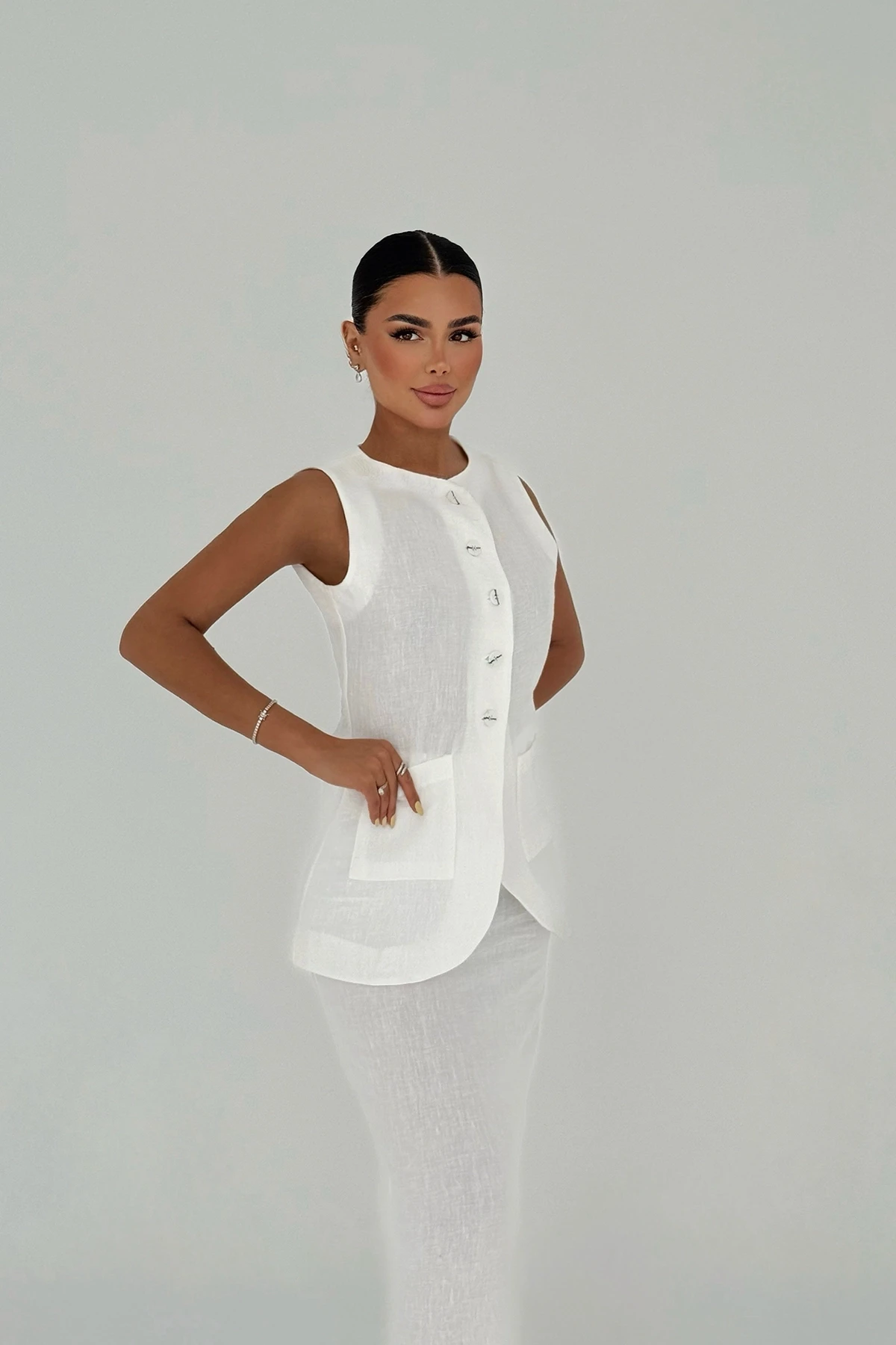 Picture of White Skirt Suit