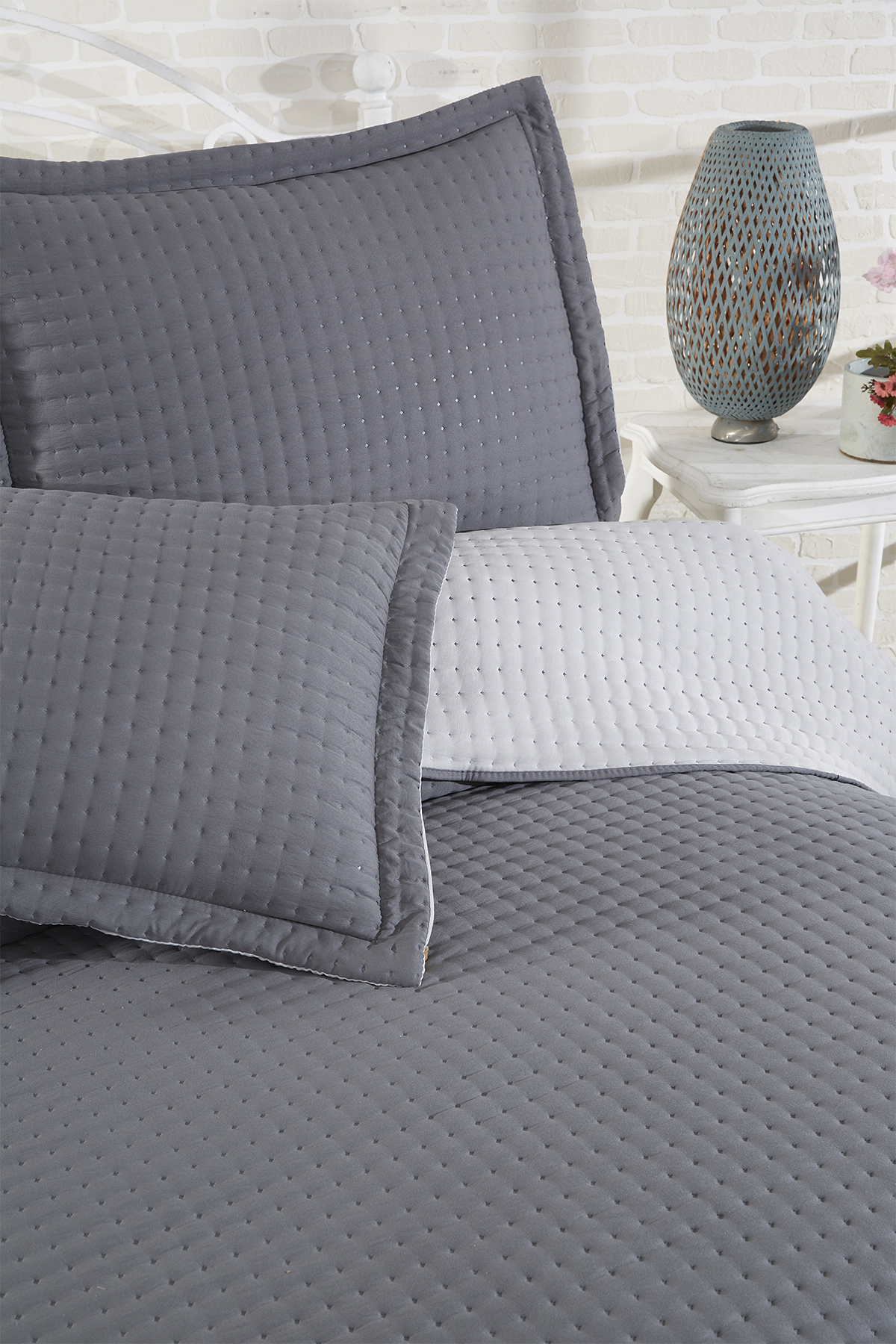 Picture of Elisa Dolgulu Çift Taraflı Çift Kişilik 240x260 Cm Yatak Örtüsü Antrasit