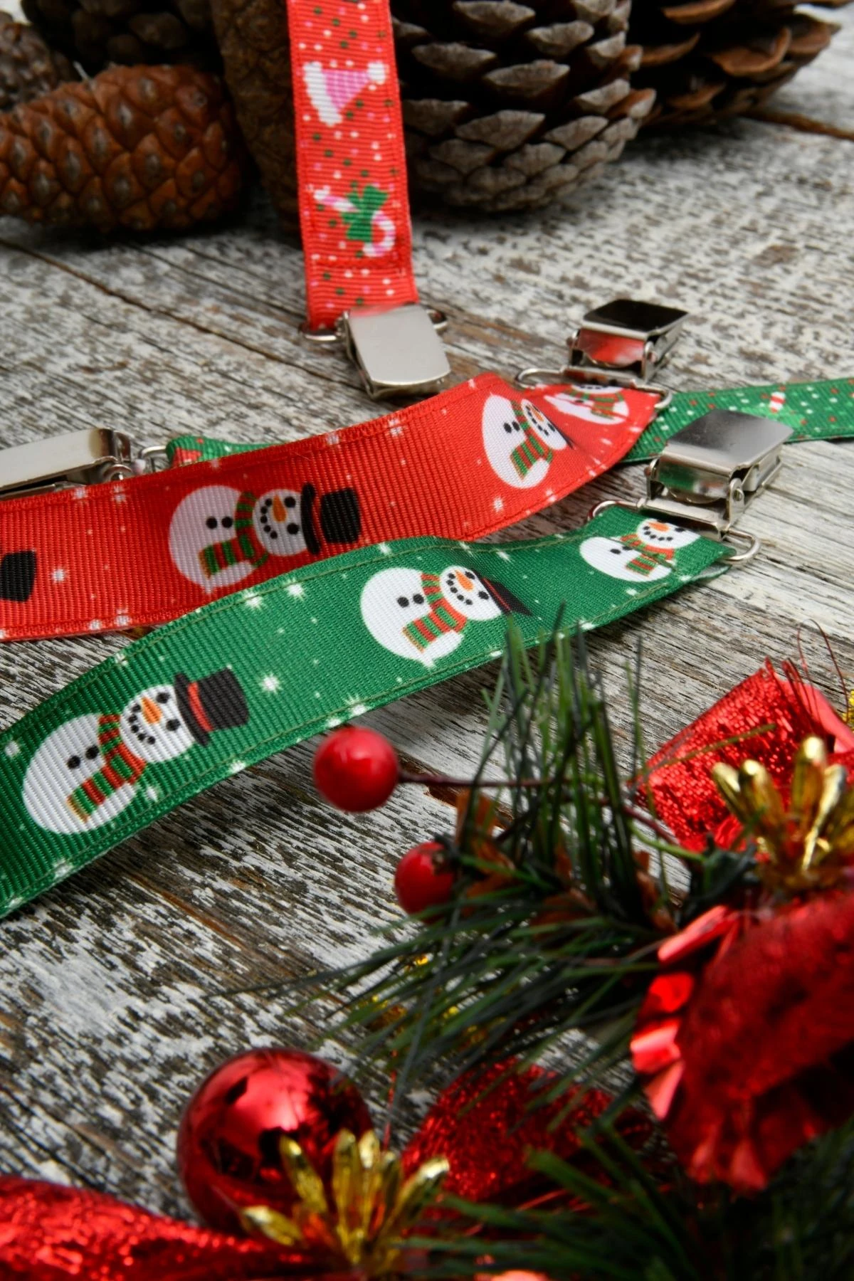 Picture of İkinci Şans - Kardan Adam Desenli Yeşil Emzik Askısı - Yılbaşı Özel Koleksiyonu