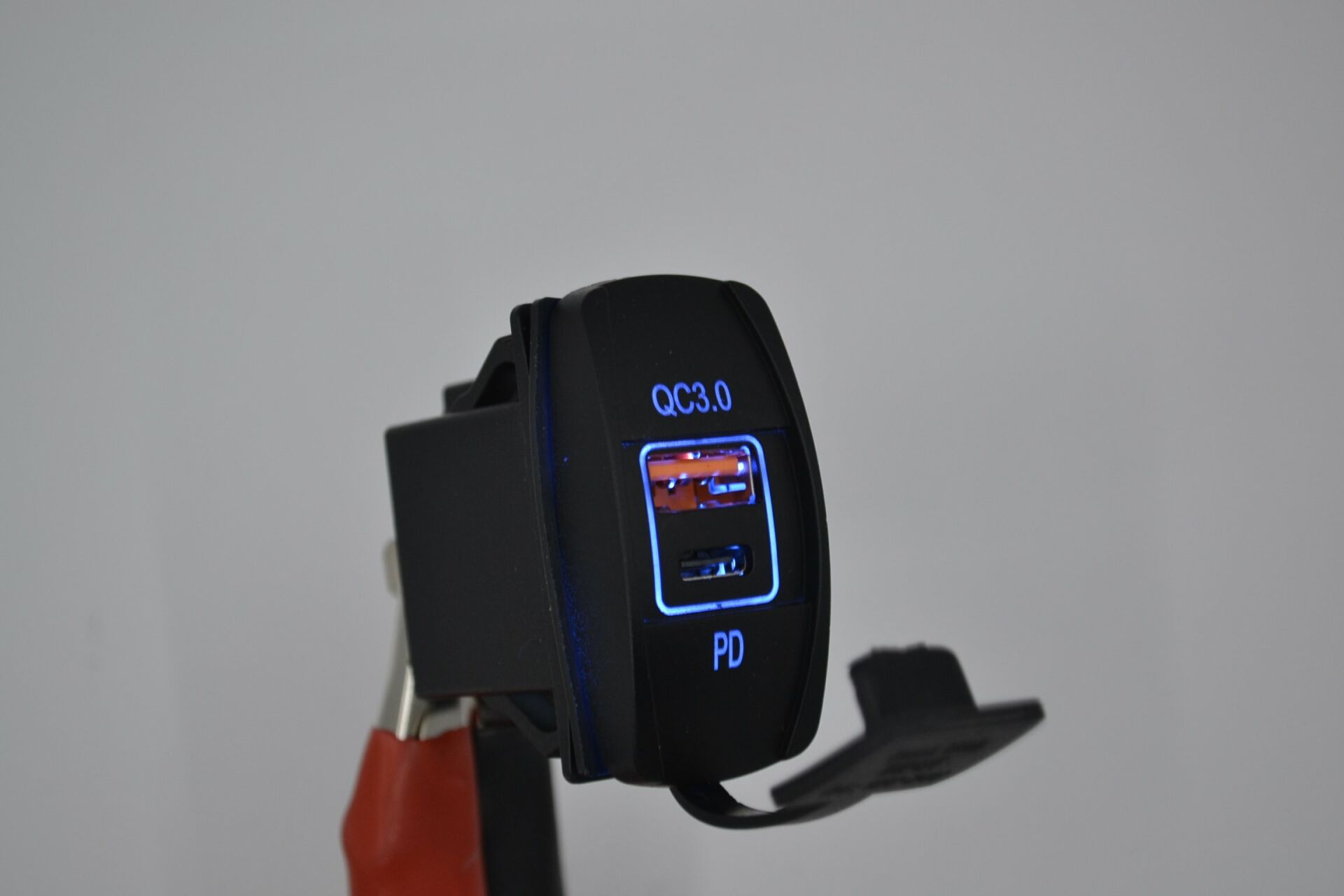 Picture of 12V 24V DC USB QC3.0 Type-C PD Şarj Port Dikdörtgen Mavi Işık MT-SK52
