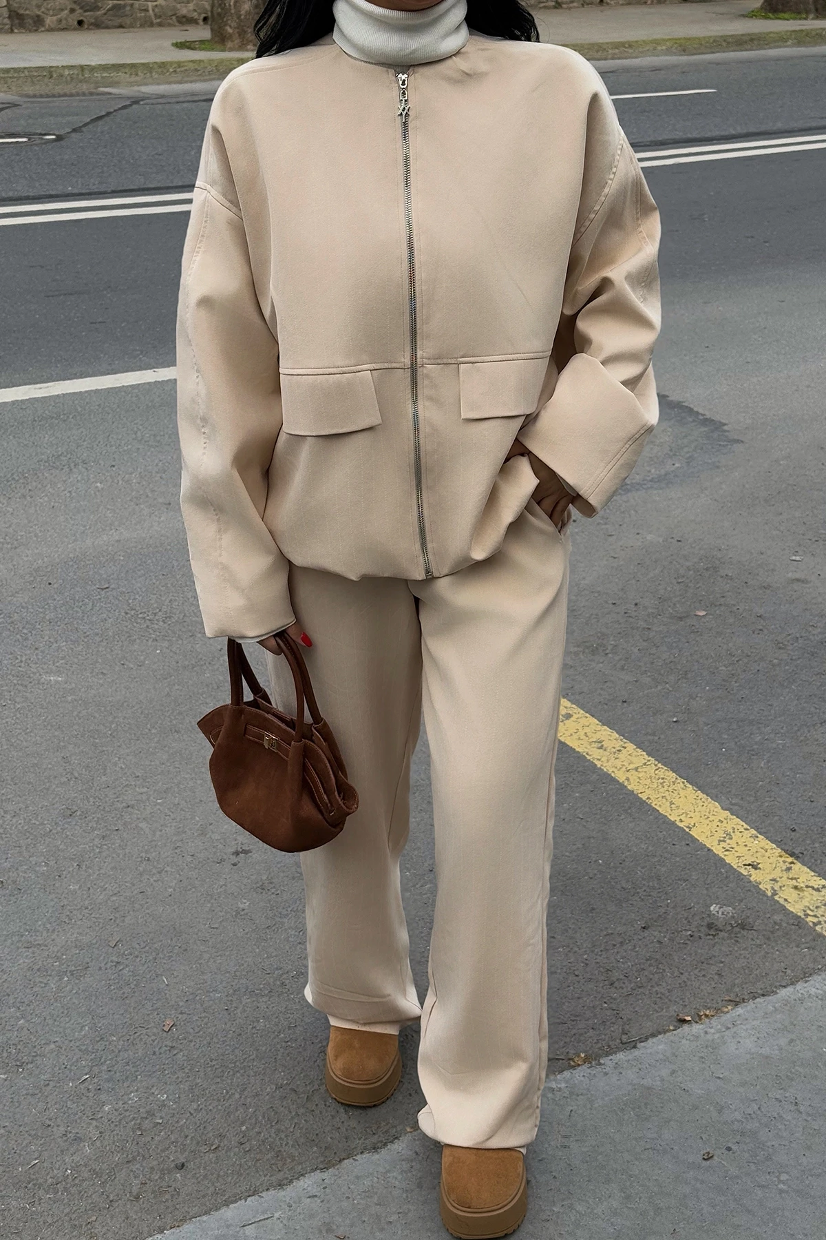 Picture of Cream Pocket Detail Trousers Suit