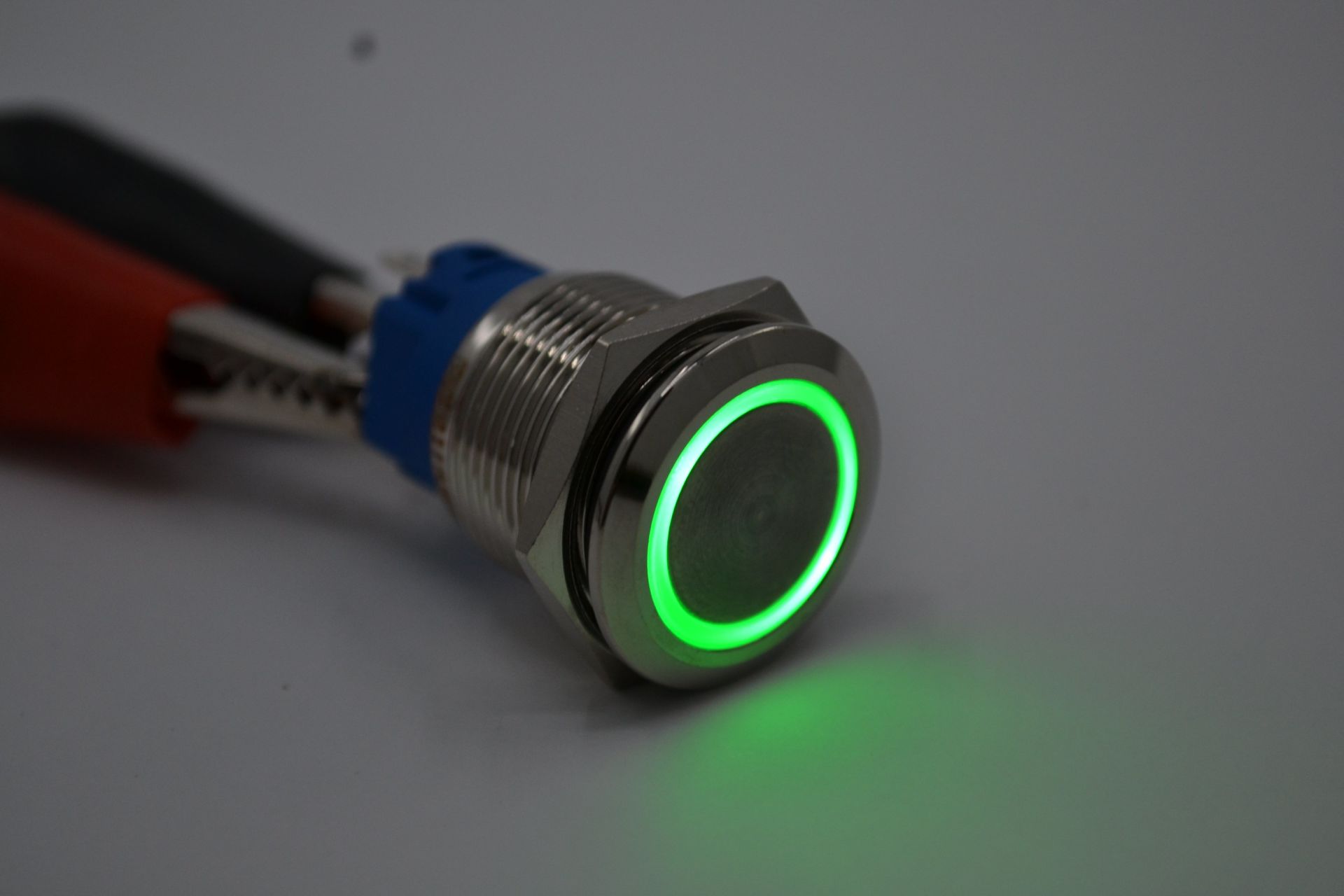 Picture of 19mm Kalıcı Metal Anahtar Yeşil Işıklı 1NO/1NC 12V 24V 1-0 MT-ANK24