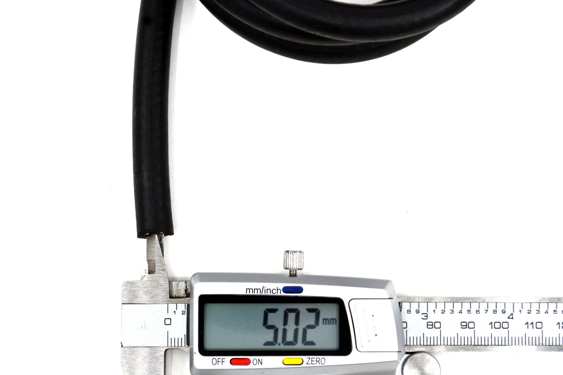 Picture of 5mm Takviyeli Akaryakıt Dizel Benzin Hortumu Siyah