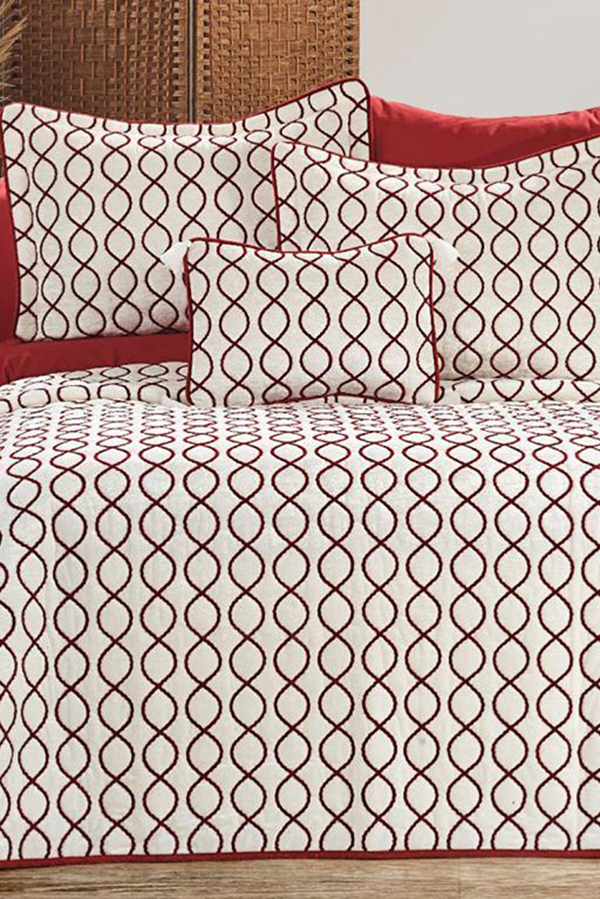 Picture of Brillance Çift Kişilik Yatak Örtüsü Krem Bordo