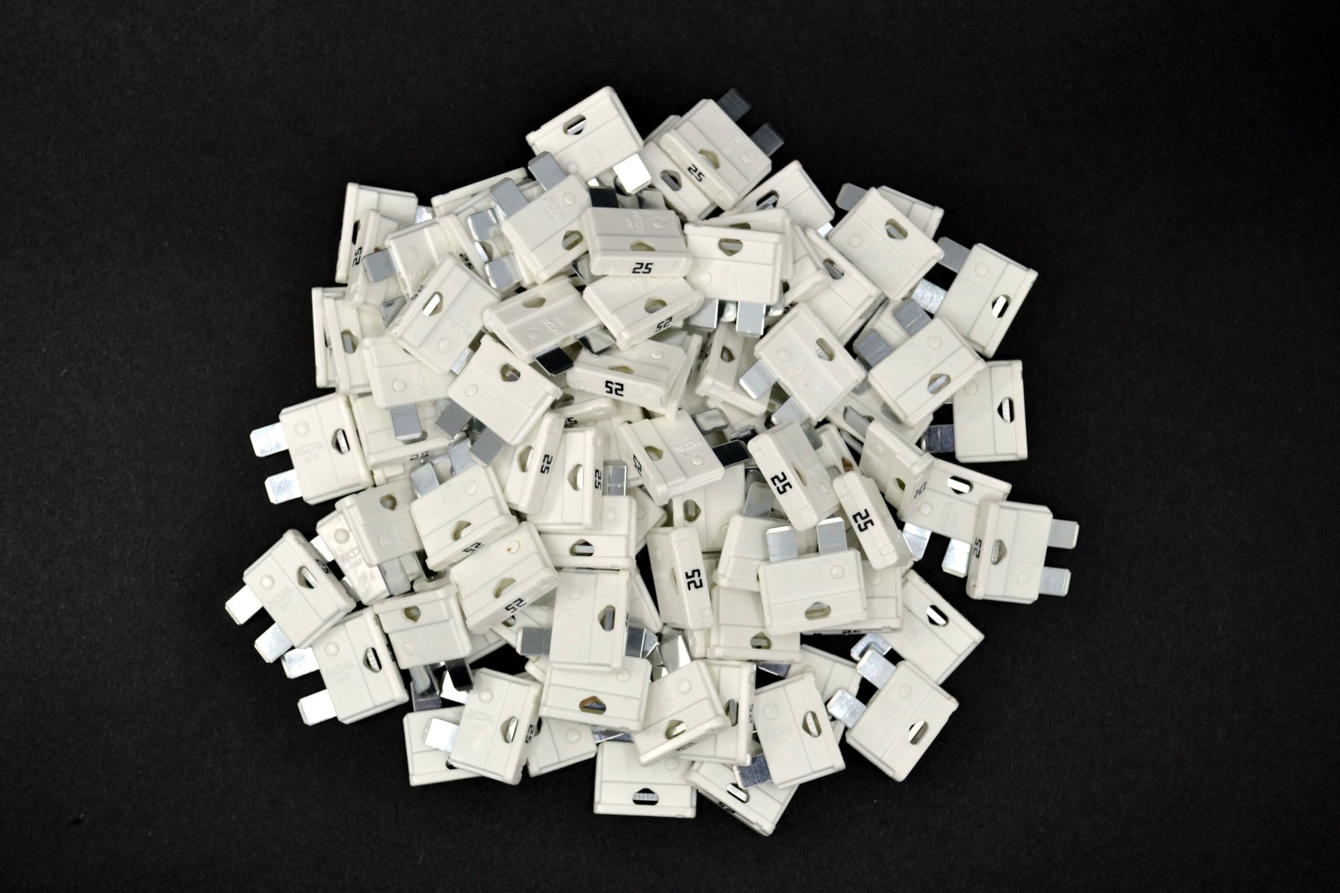 Picture of 100 Adet 25 Amper Beyaz Standart Bıçak Sigorta 25A