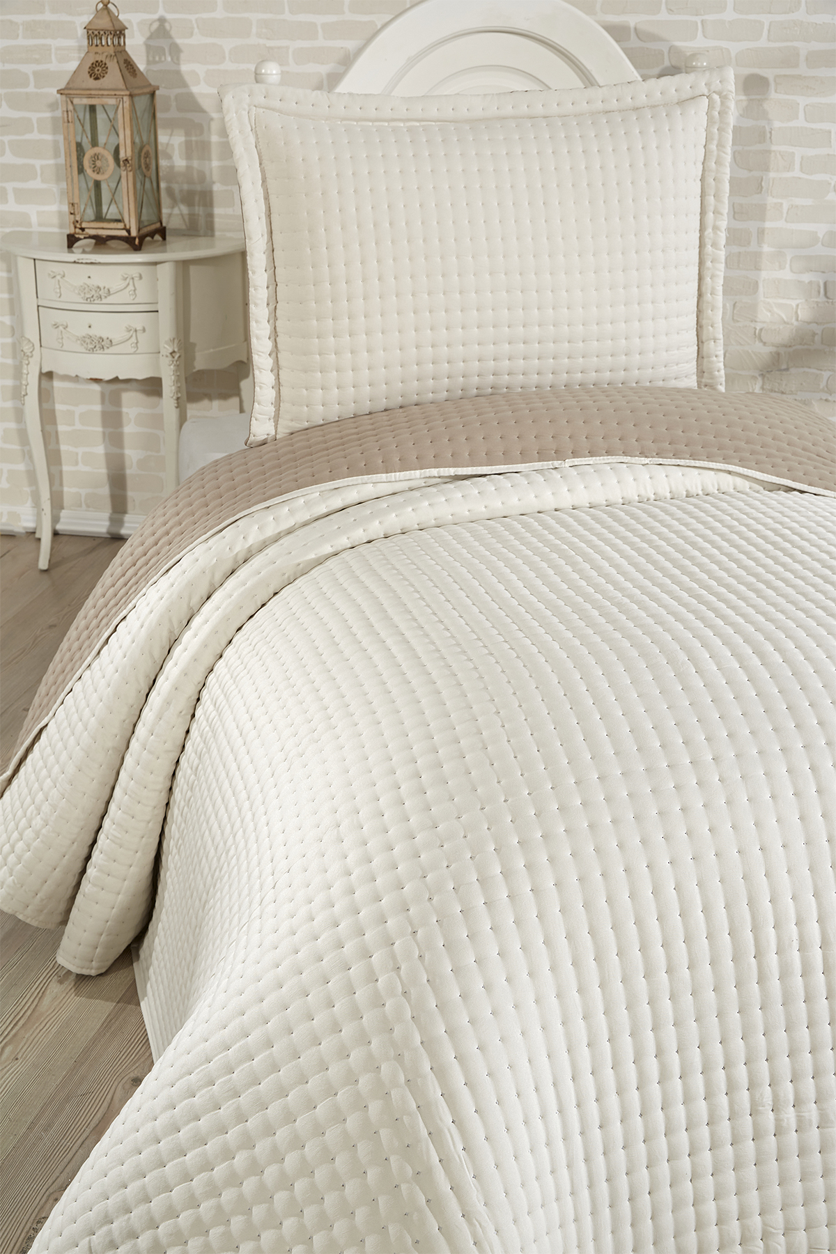 Picture of Elisa Dolgulu Çift Taraflı Tek Kişilik 180x240 Cm Yatak Örtüsü Krem