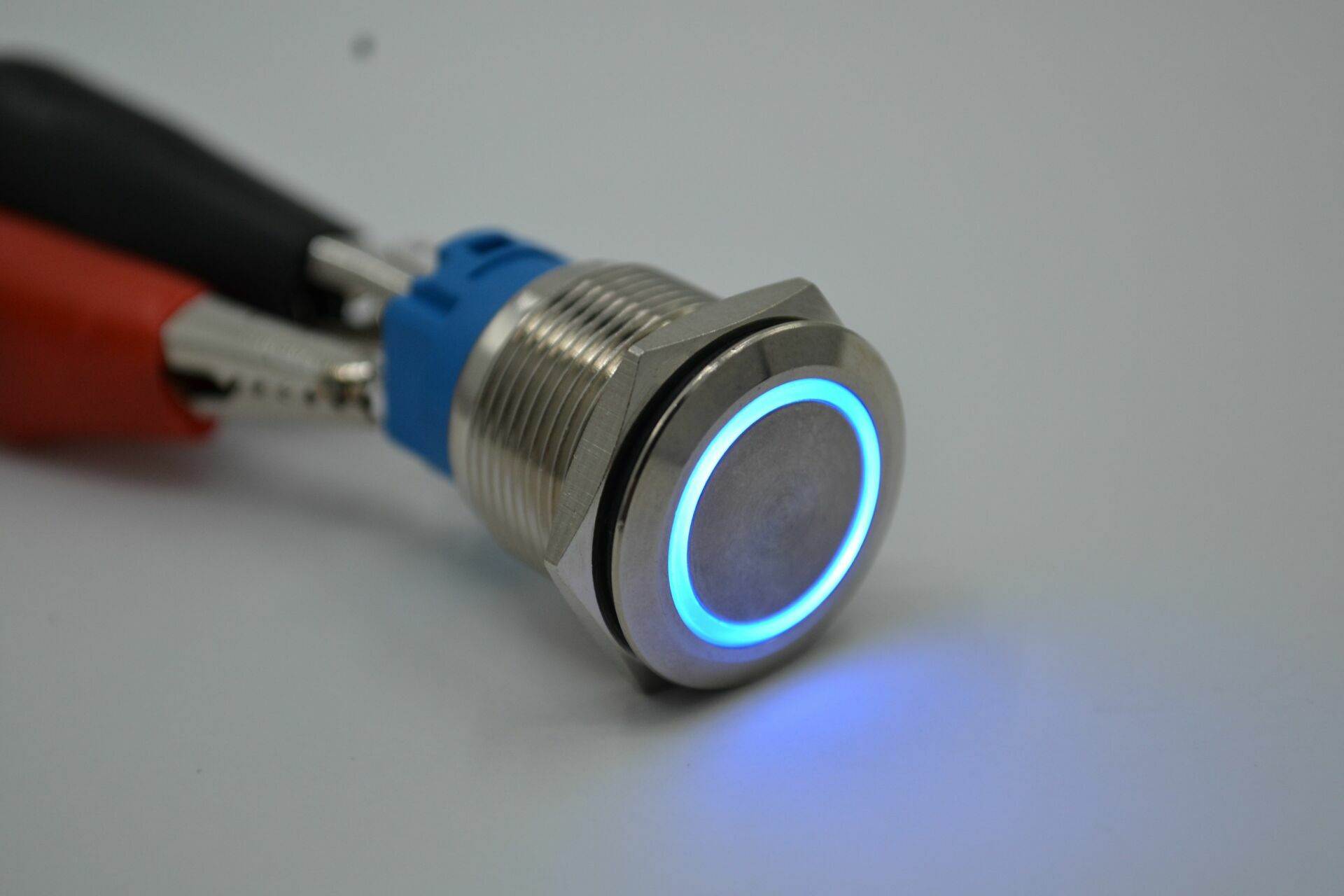 Picture of 19mm Yaylı Metal Buton Mavi Işıklı 1NO/1NC Anahtar 12V 24V MT-ANY23