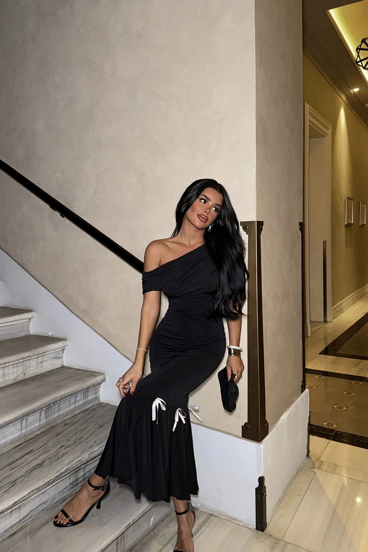 Picture of Black Basic Ruffle Detail Dress