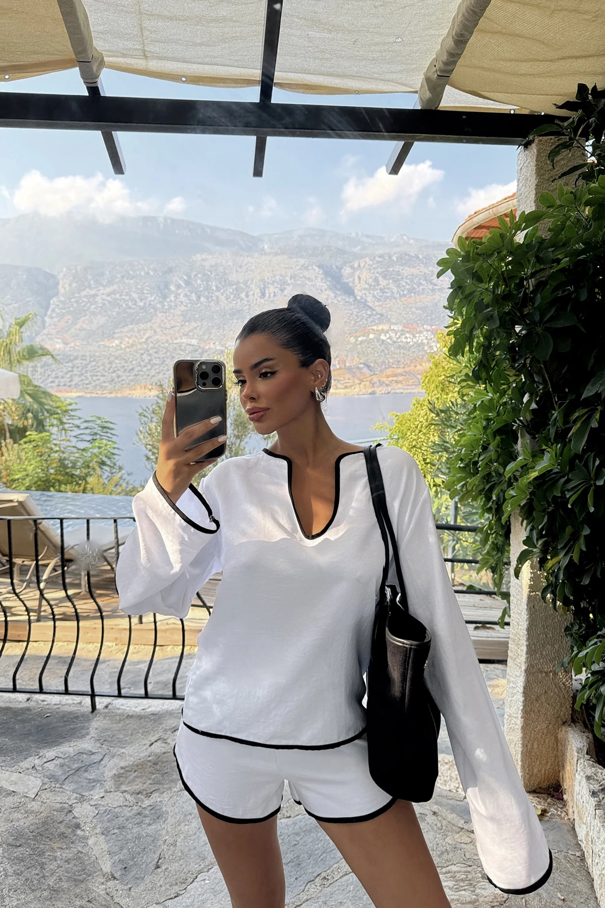 Picture of Suit With White Shorts