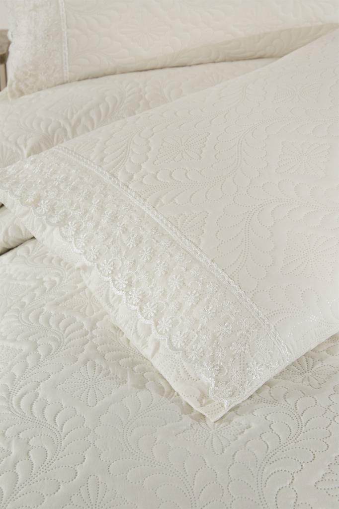 Picture of Zoya Dantelli Kapitoneli Ultrasonik Çift Kişilik Yatak Örtüsü Krem