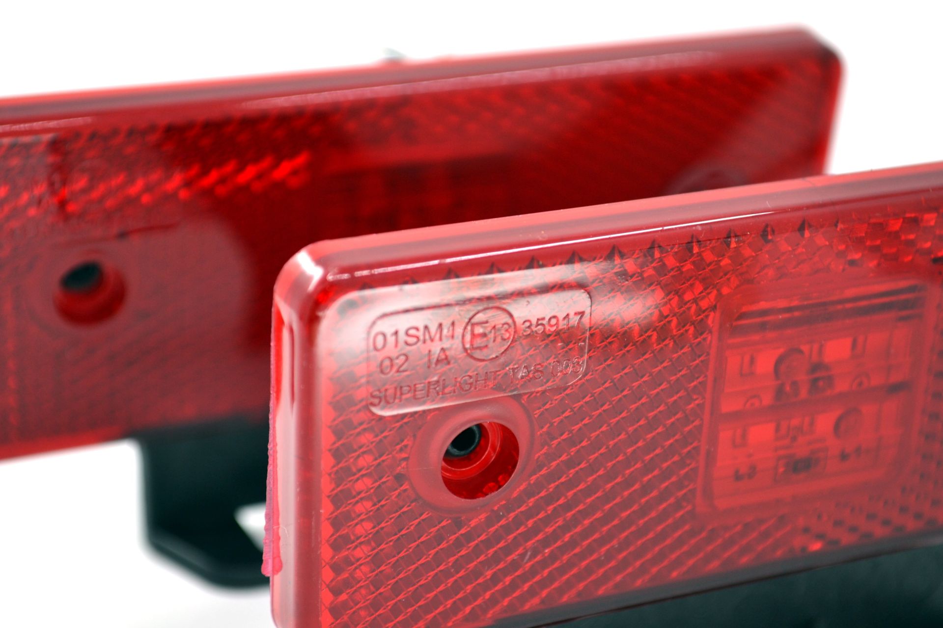 Picture of 2 Adet 12V Kırmızı Reflektör Dikdörtgen Ledli Side Marker Lamba