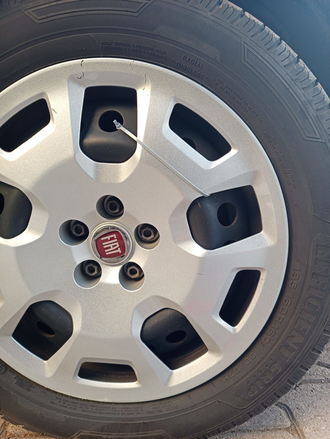 Picture of Gri Kablo Bağı 37Cm 100 Adet Jant Kapağı Cırt Kelepçe 3,6X370