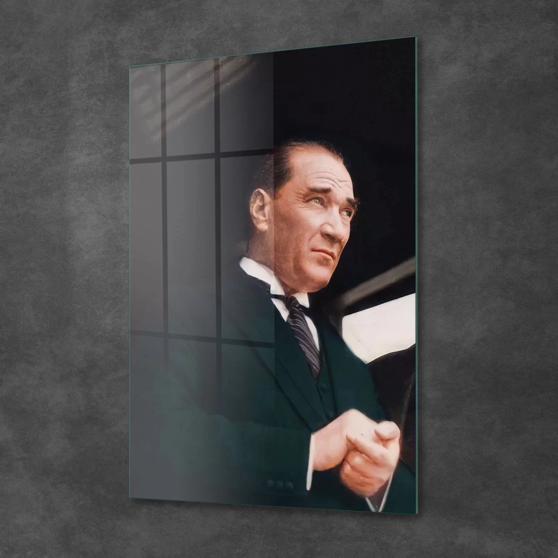 Picture of Decovetro Cam Tablo Atatürk Takım Elbiseli 70x100 cm