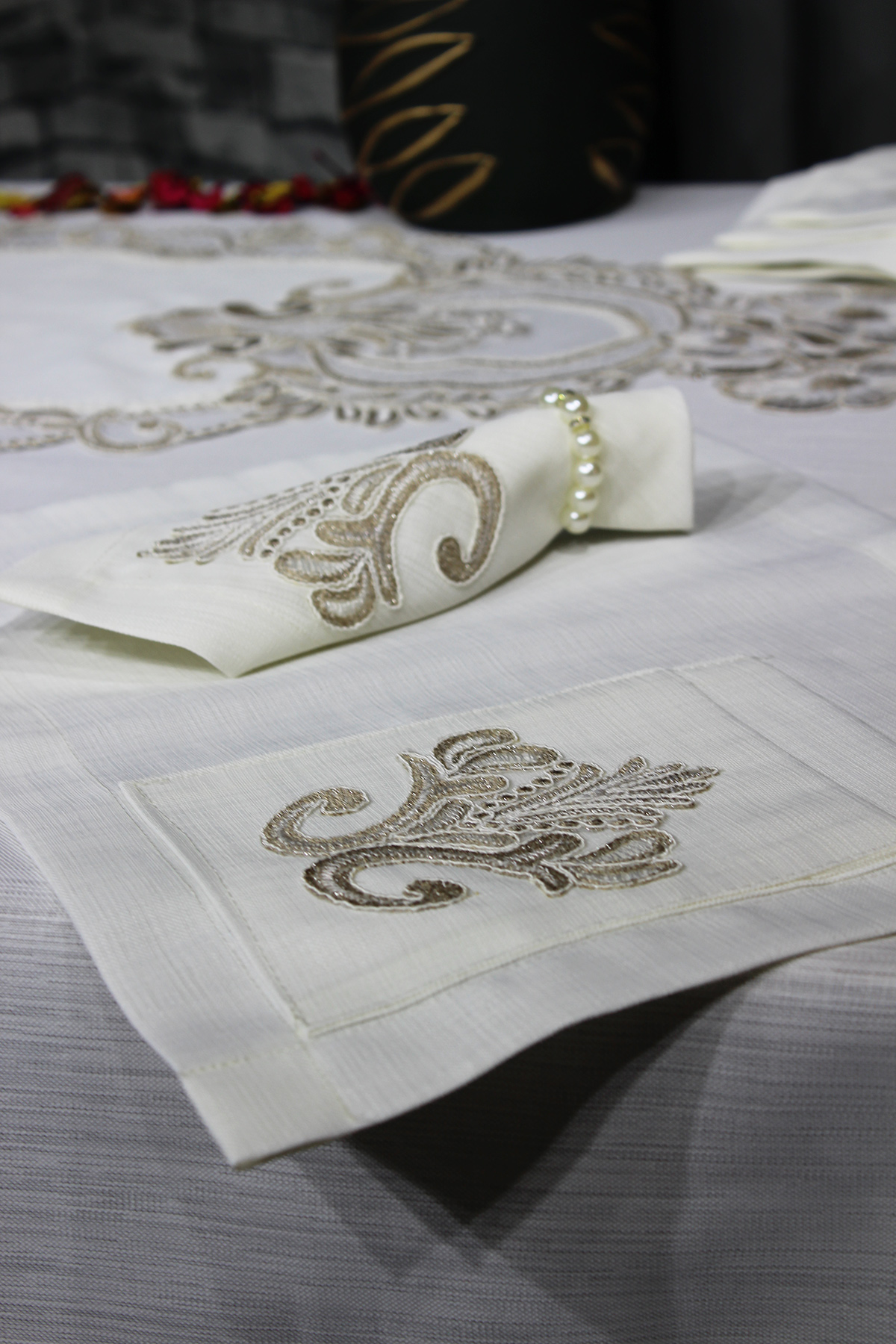 Picture of Çeyiz Diyarı Gülfem 8 Kişilik  Masa Örtüsü Takımı Krem Cappucino