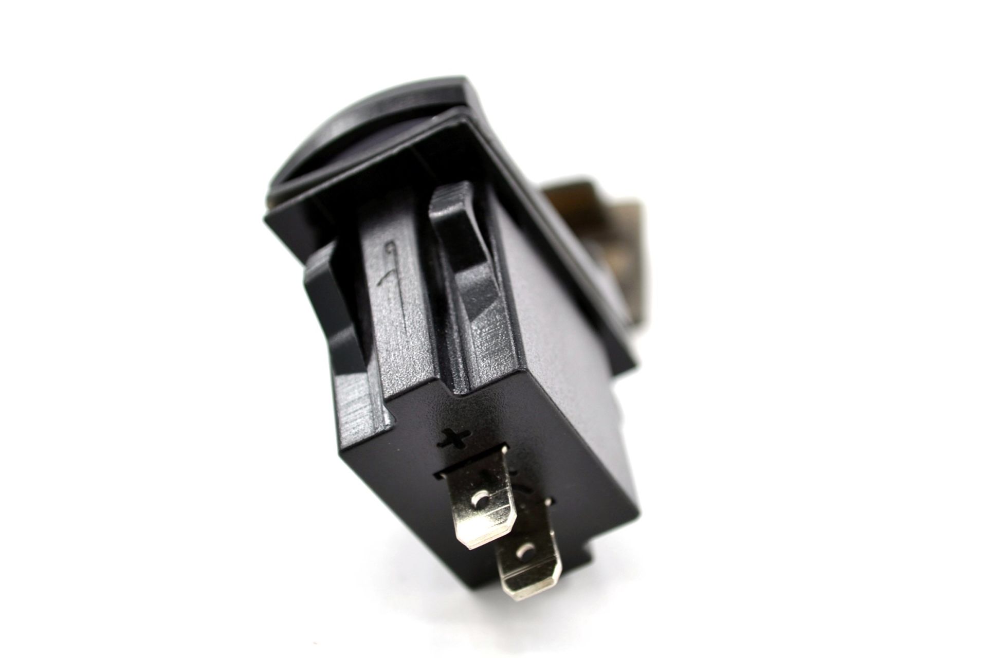 Picture of 12V 24V DC USB 4.2A Şarj Port Voltmetreli Dikdörtgen Kırmızı Rakam MT-SK53