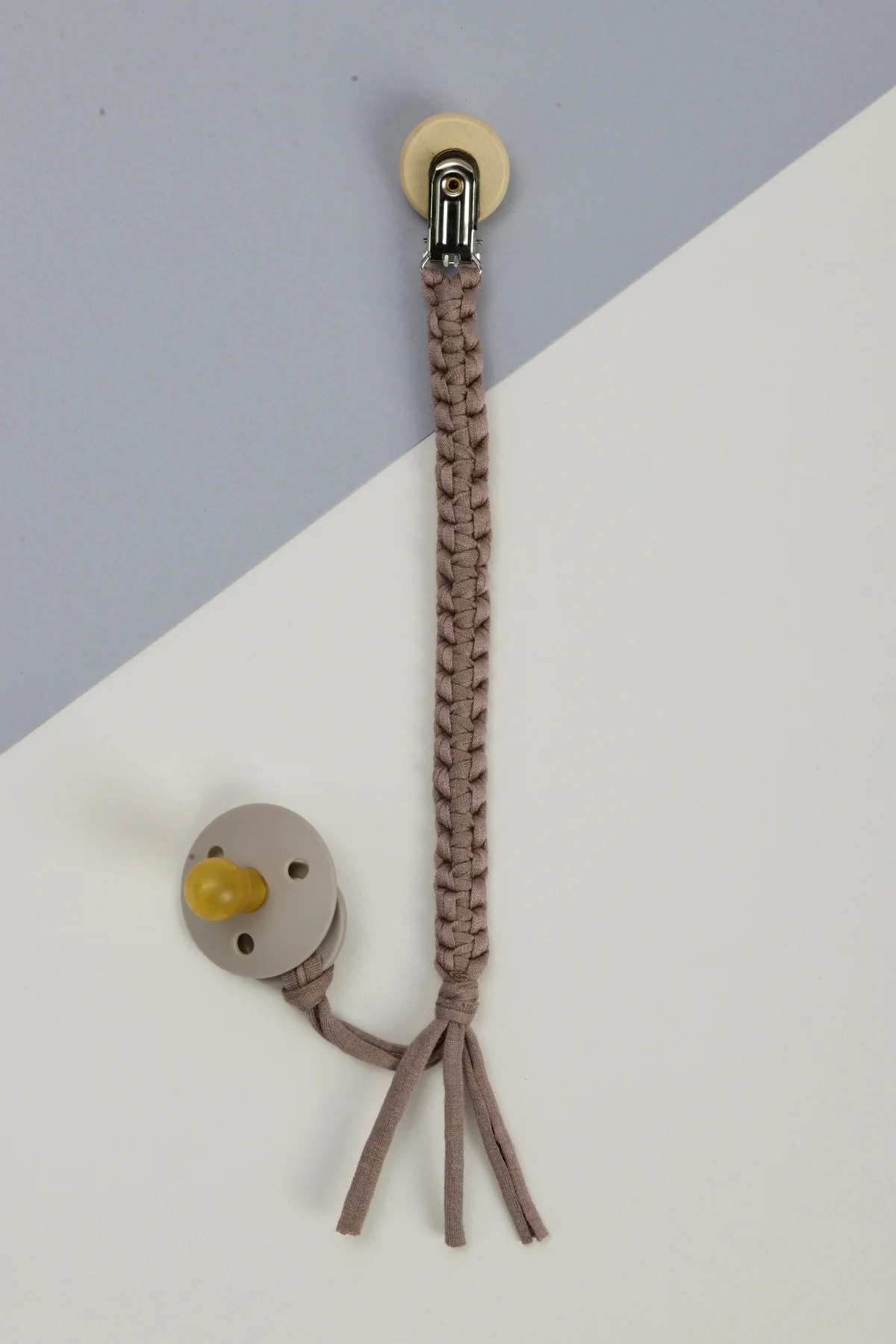 Picture of El Örmesi Doğal Ahşap Emzik Askısı - Maymun - Kahverengi