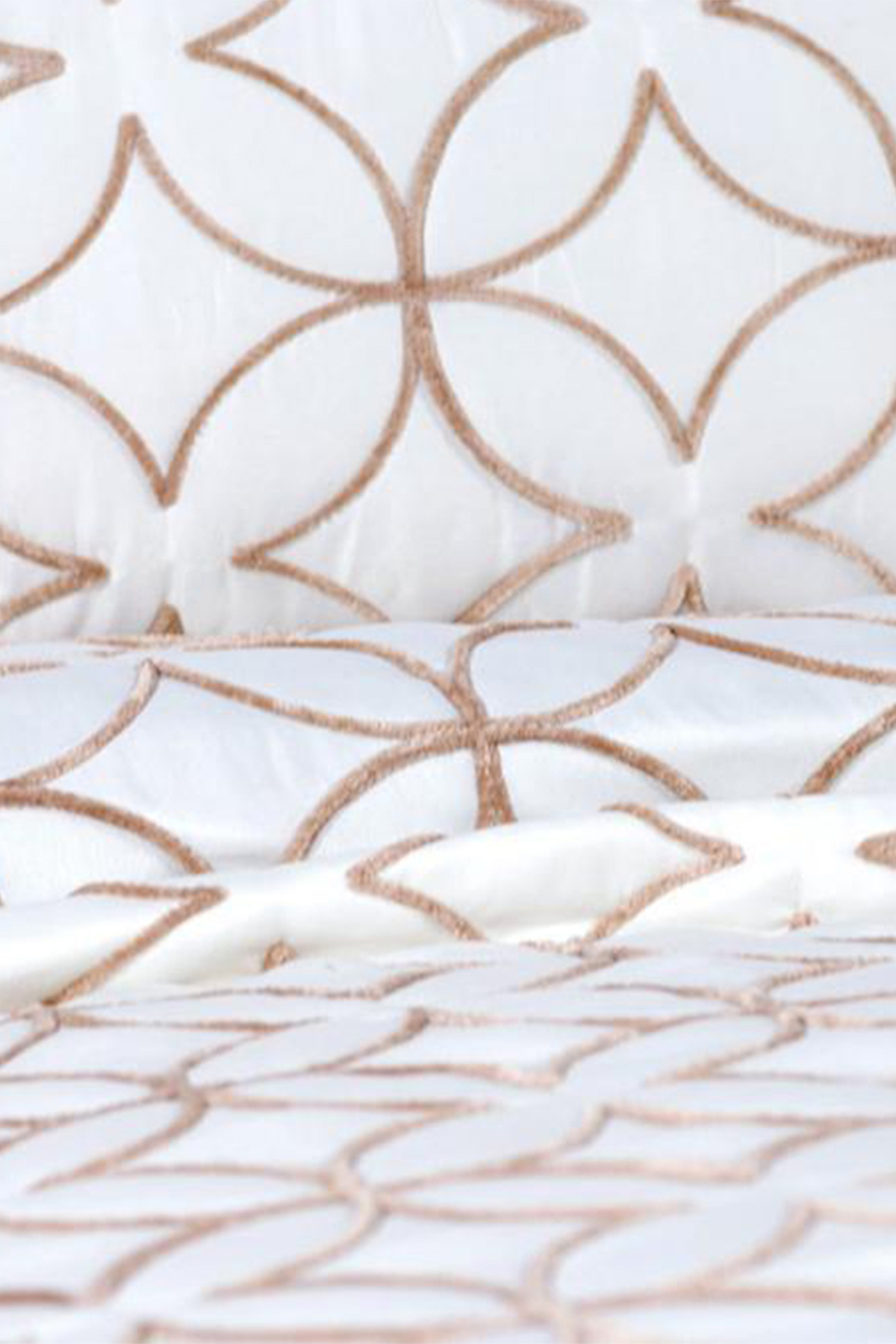 Picture of Parolin Çift Kişilik Kapitoneli Yatak Örtüsü Krem Gold