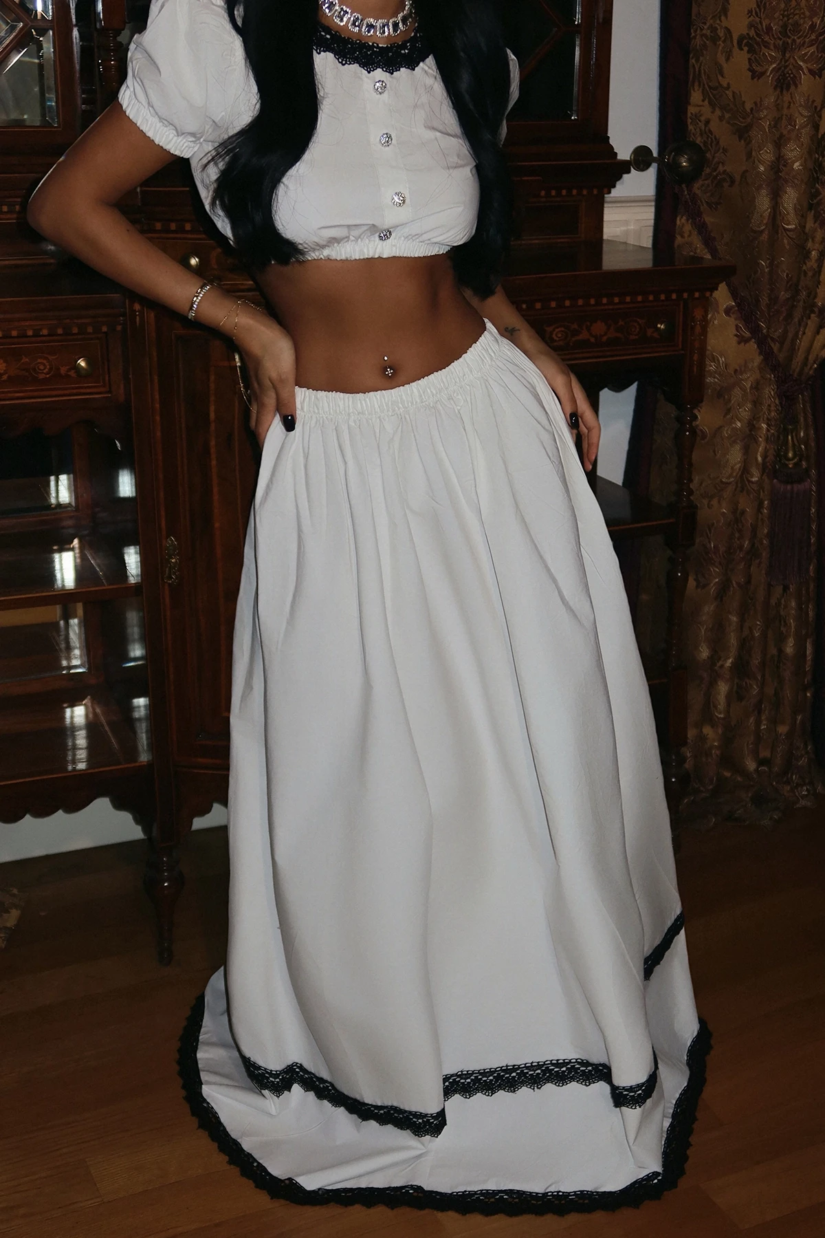 Picture of White Skirt Suit