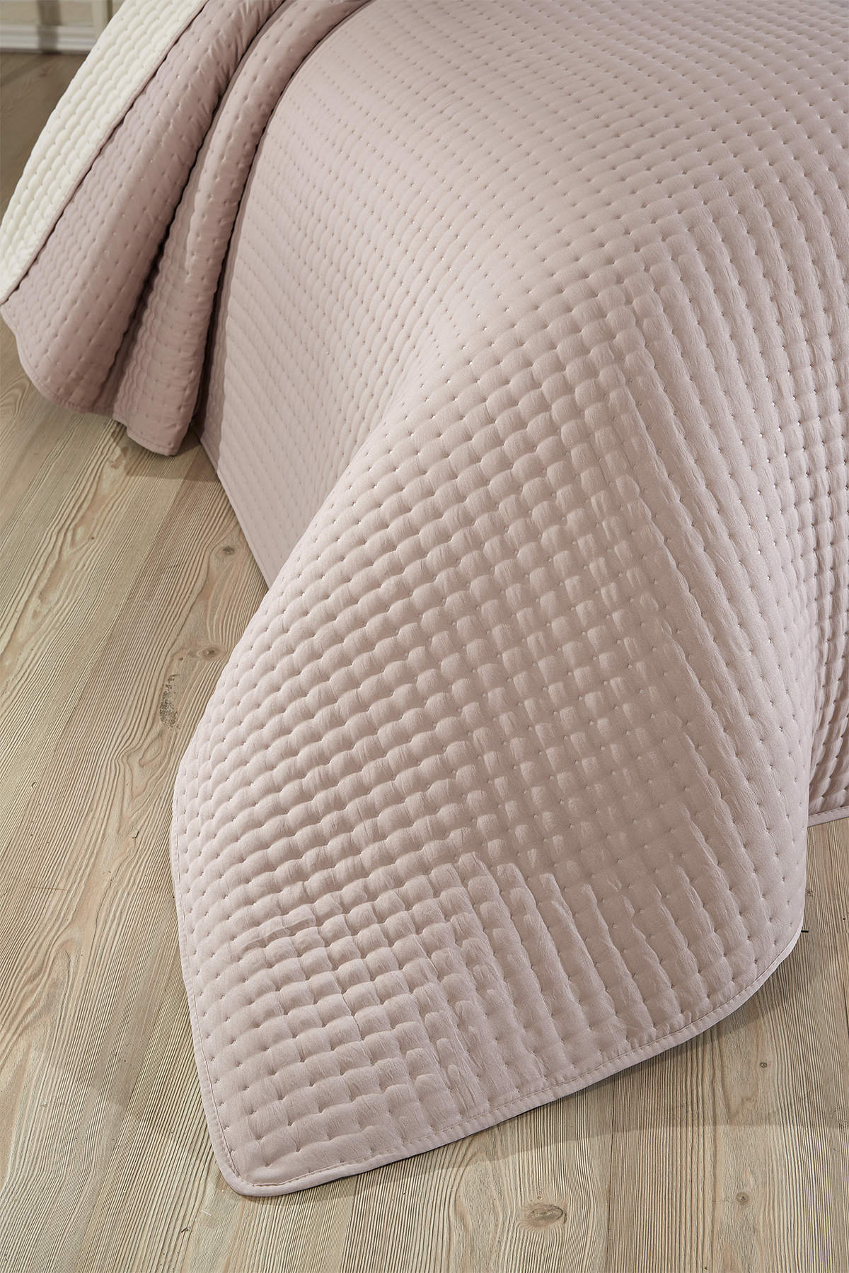 Picture of Elisa Dolgulu Çift Taraflı Tek Kişilik 180x240 Cm Yatak Örtüsü Pudra